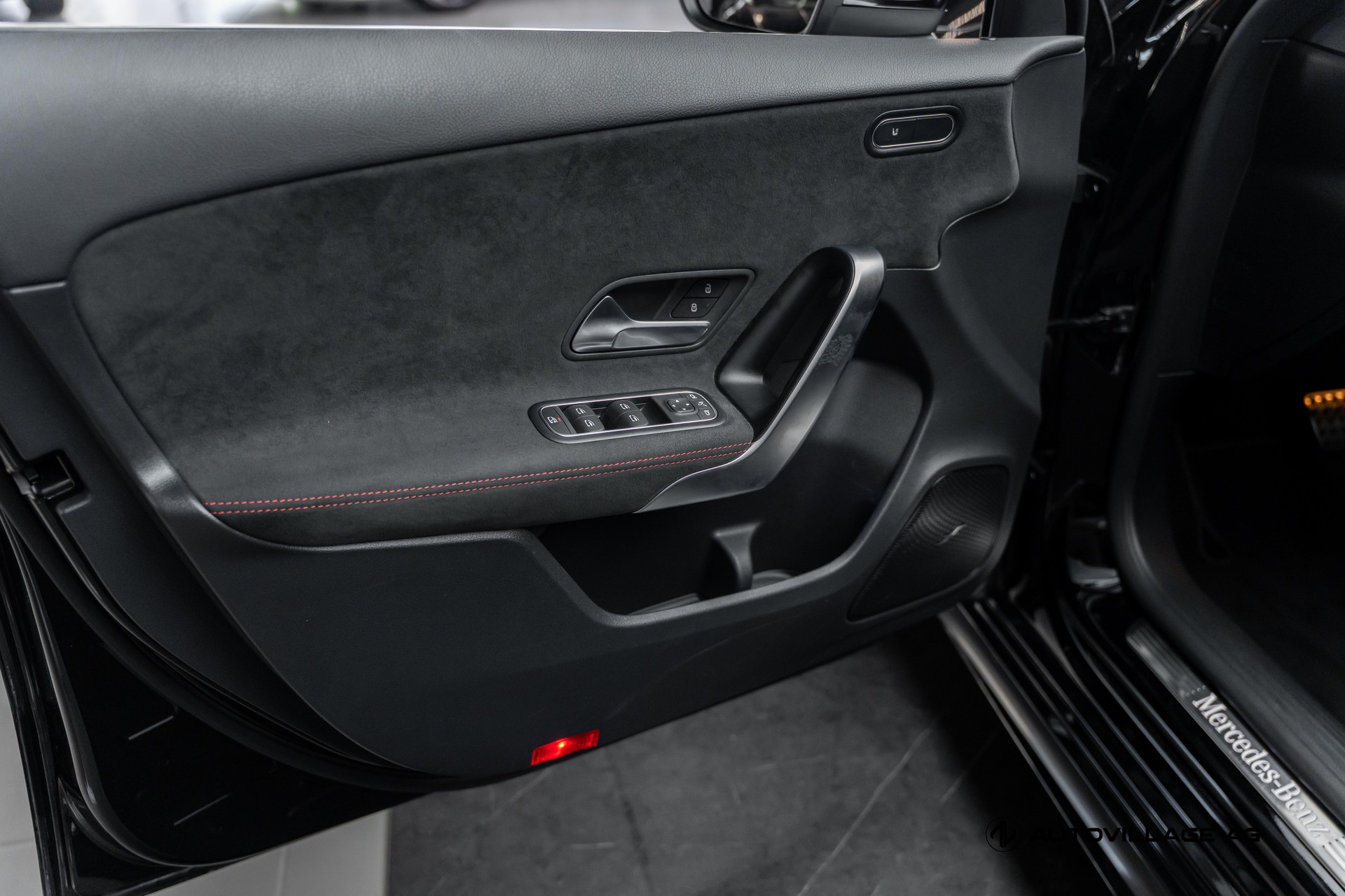 MERCEDES-BENZ A 200 AMG Line 7G-DCT-image-20