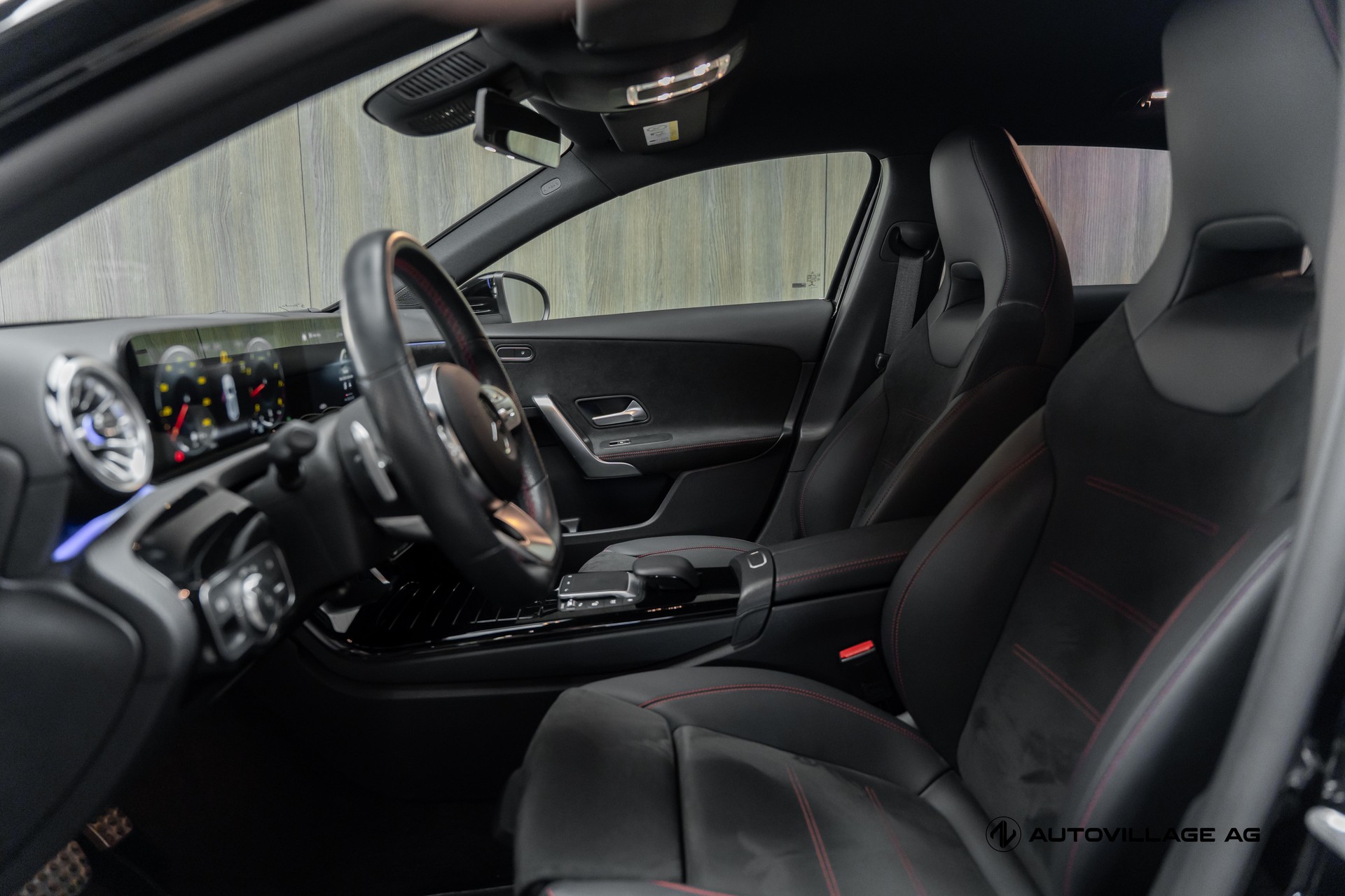 MERCEDES-BENZ A 200 AMG Line 7G-DCT-image-4