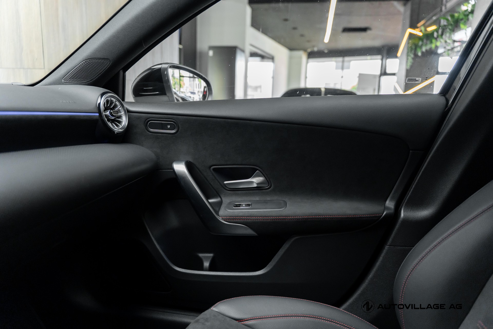 MERCEDES-BENZ A 200 AMG Line 7G-DCT-image-15