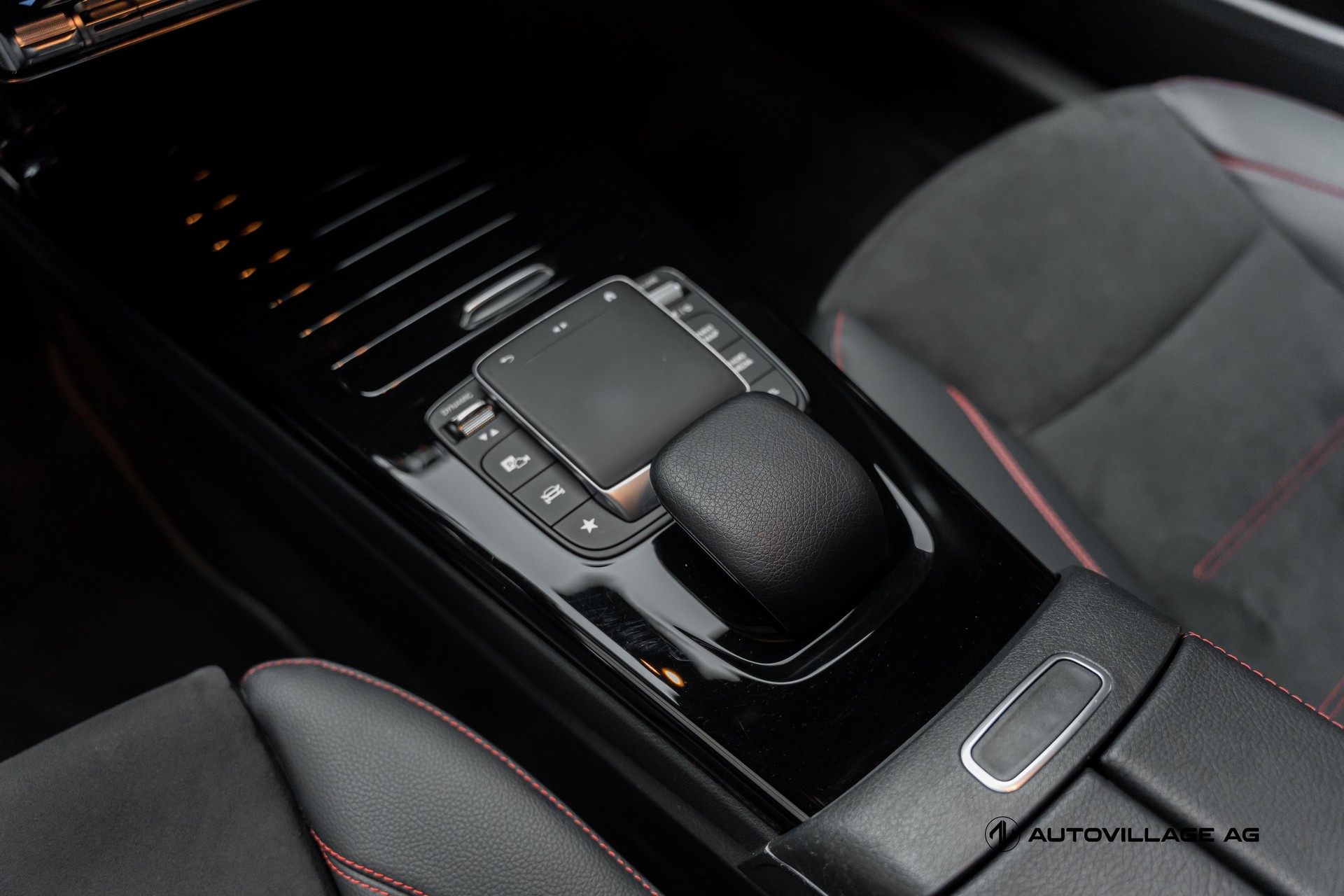 MERCEDES-BENZ A 200 AMG Line 7G-DCT-image-13