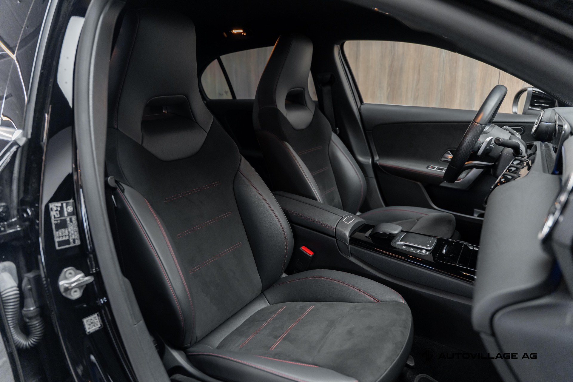 MERCEDES-BENZ A 200 AMG Line 7G-DCT-image-8