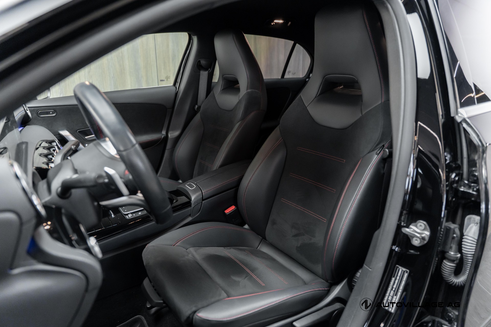 MERCEDES-BENZ A 200 AMG Line 7G-DCT-image-5