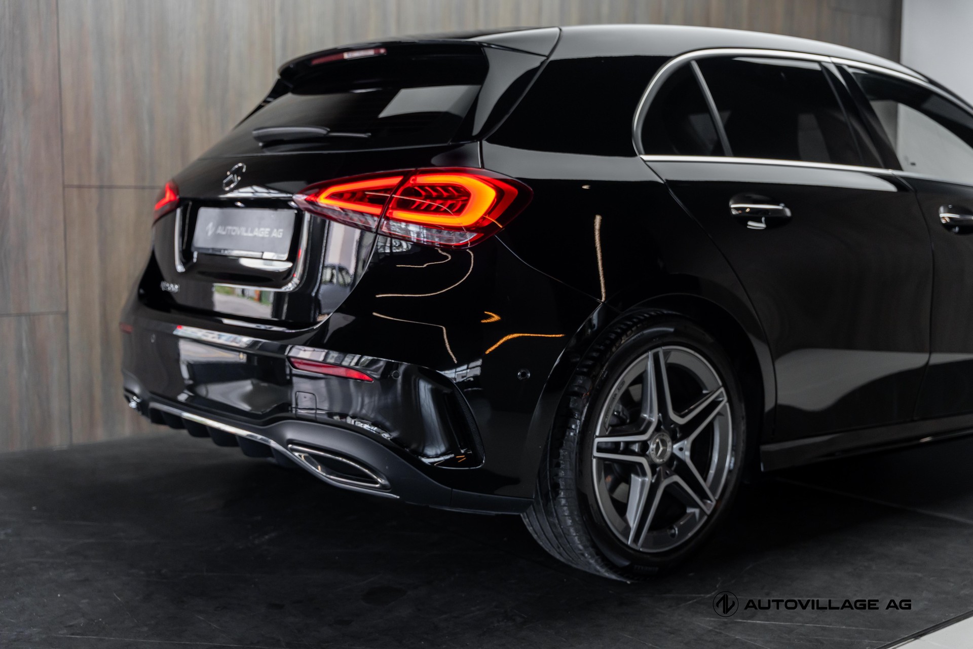 MERCEDES-BENZ A 200 AMG Line 7G-DCT-image-25