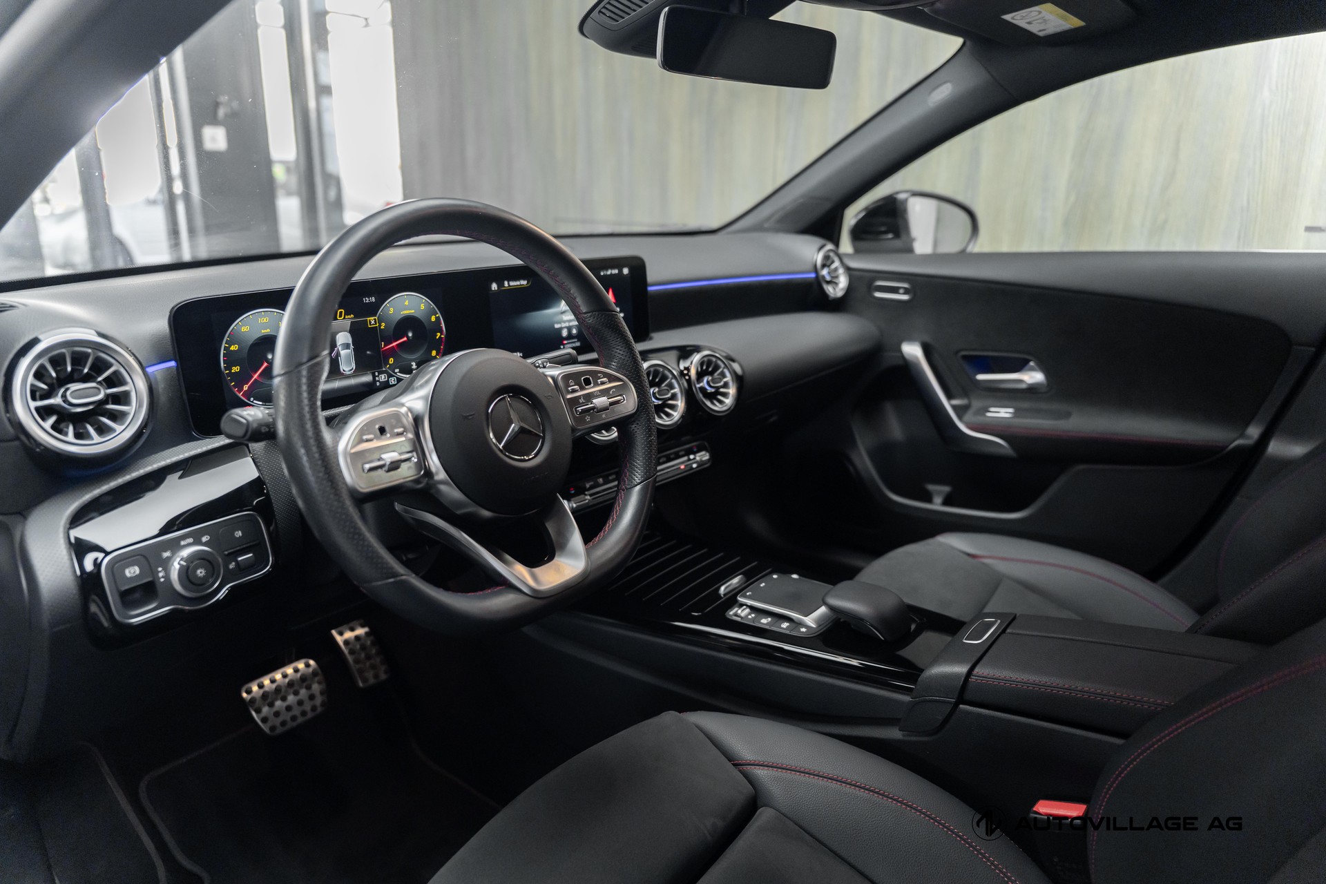 MERCEDES-BENZ A 200 AMG Line 7G-DCT-image-3