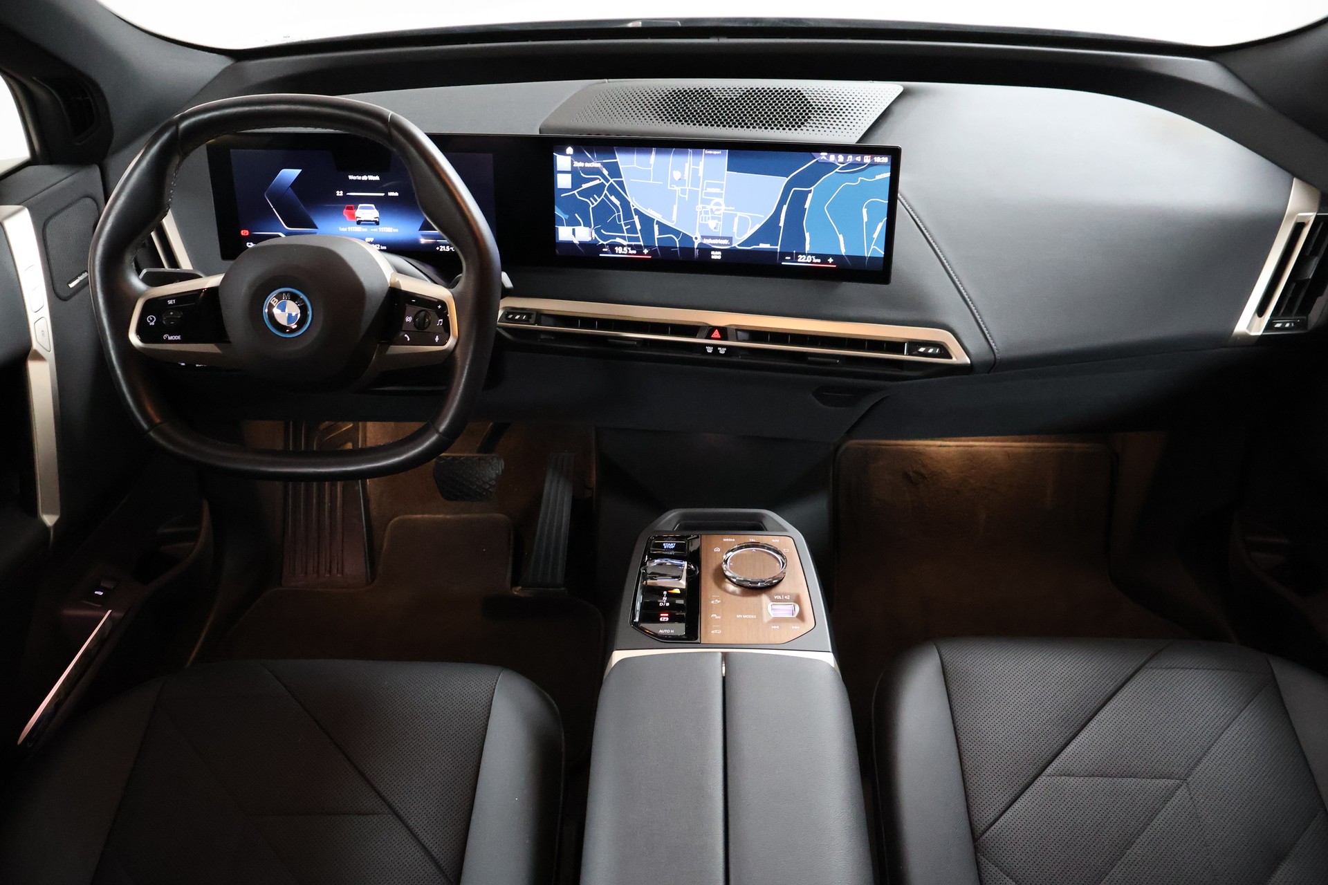 BMW iX xDrive50-image-10
