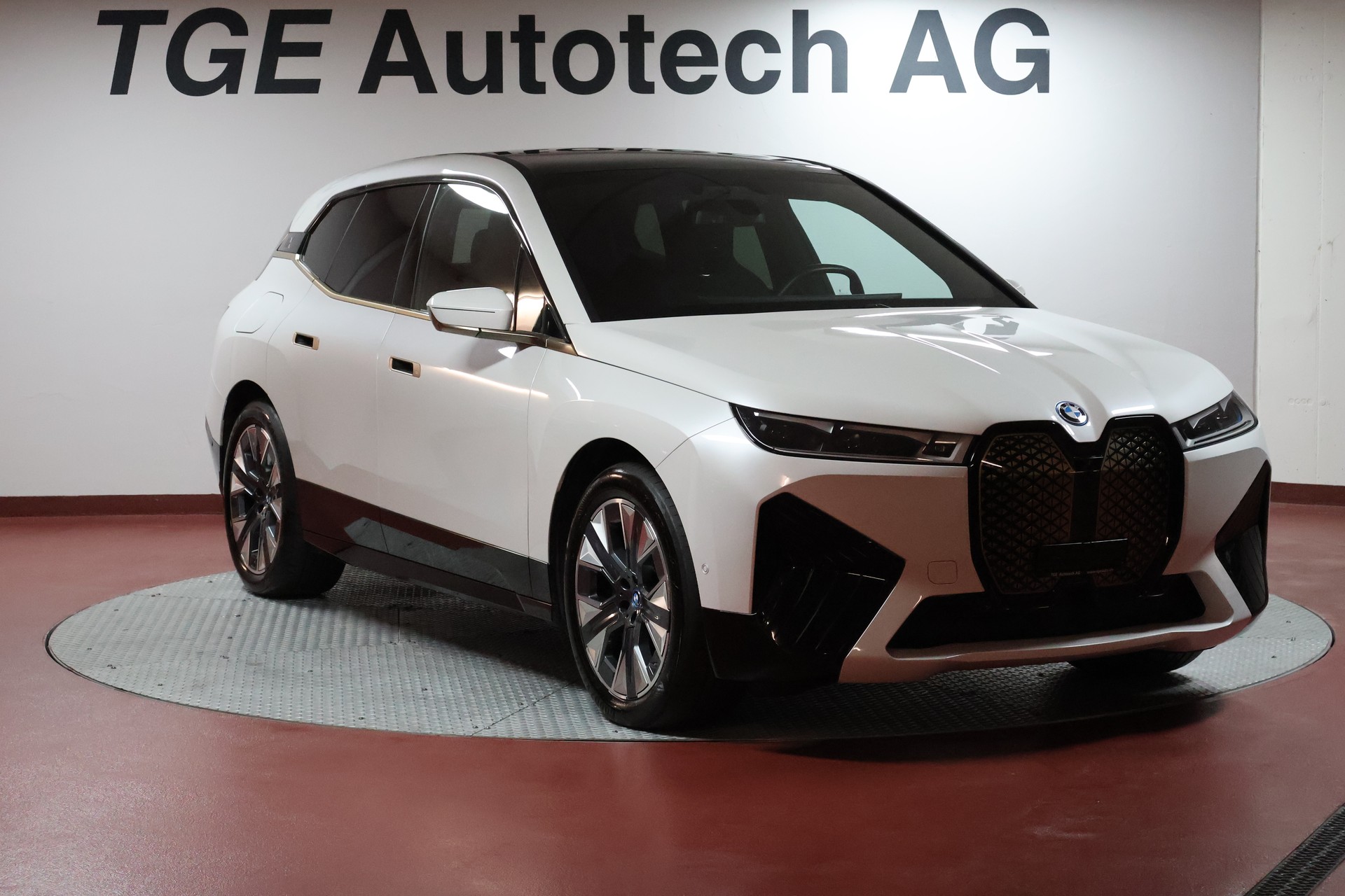 BMW iX xDrive50-showroom-element-2