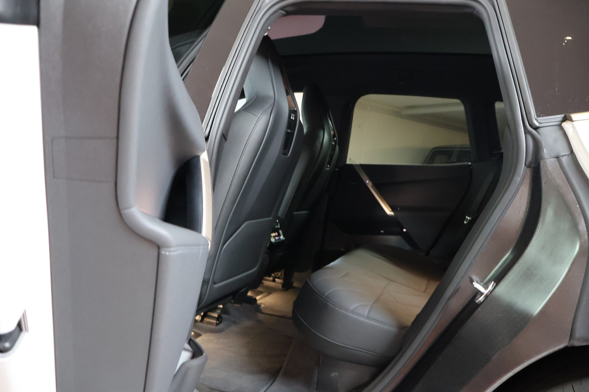 BMW iX xDrive50-image-19
