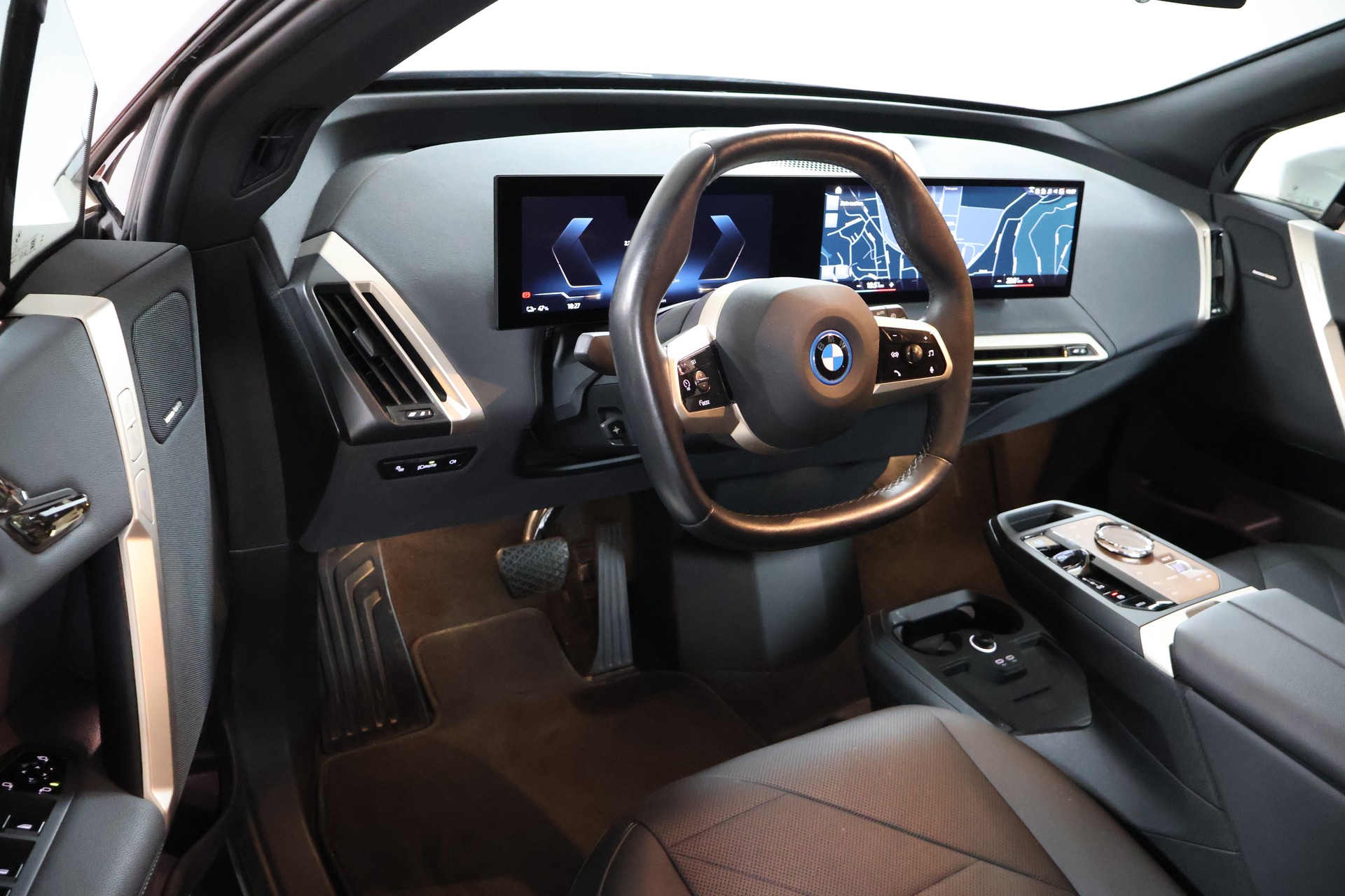 BMW iX xDrive50-image-8