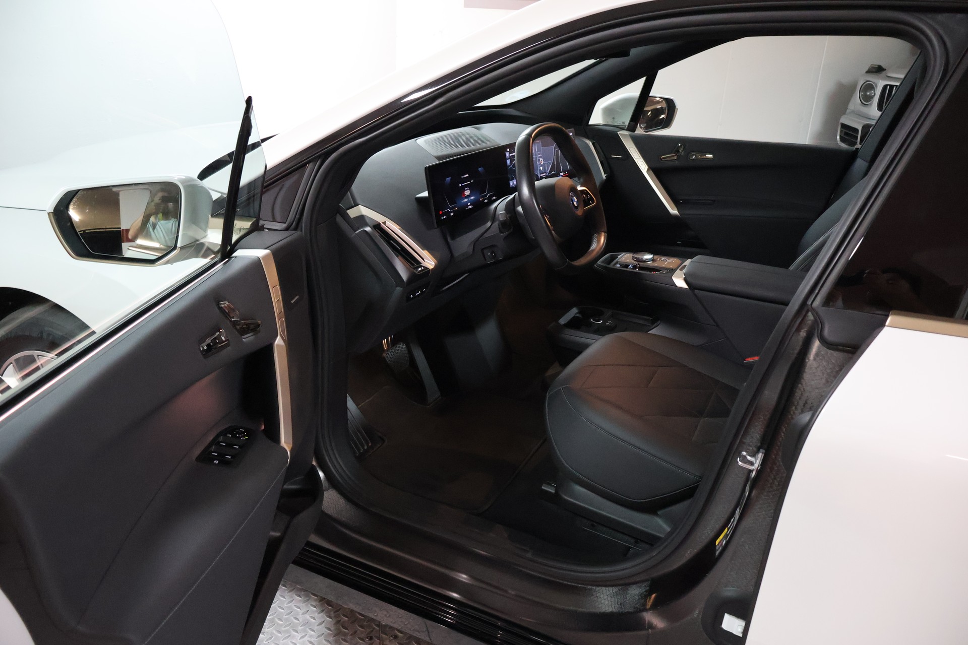 BMW iX xDrive50-image-6