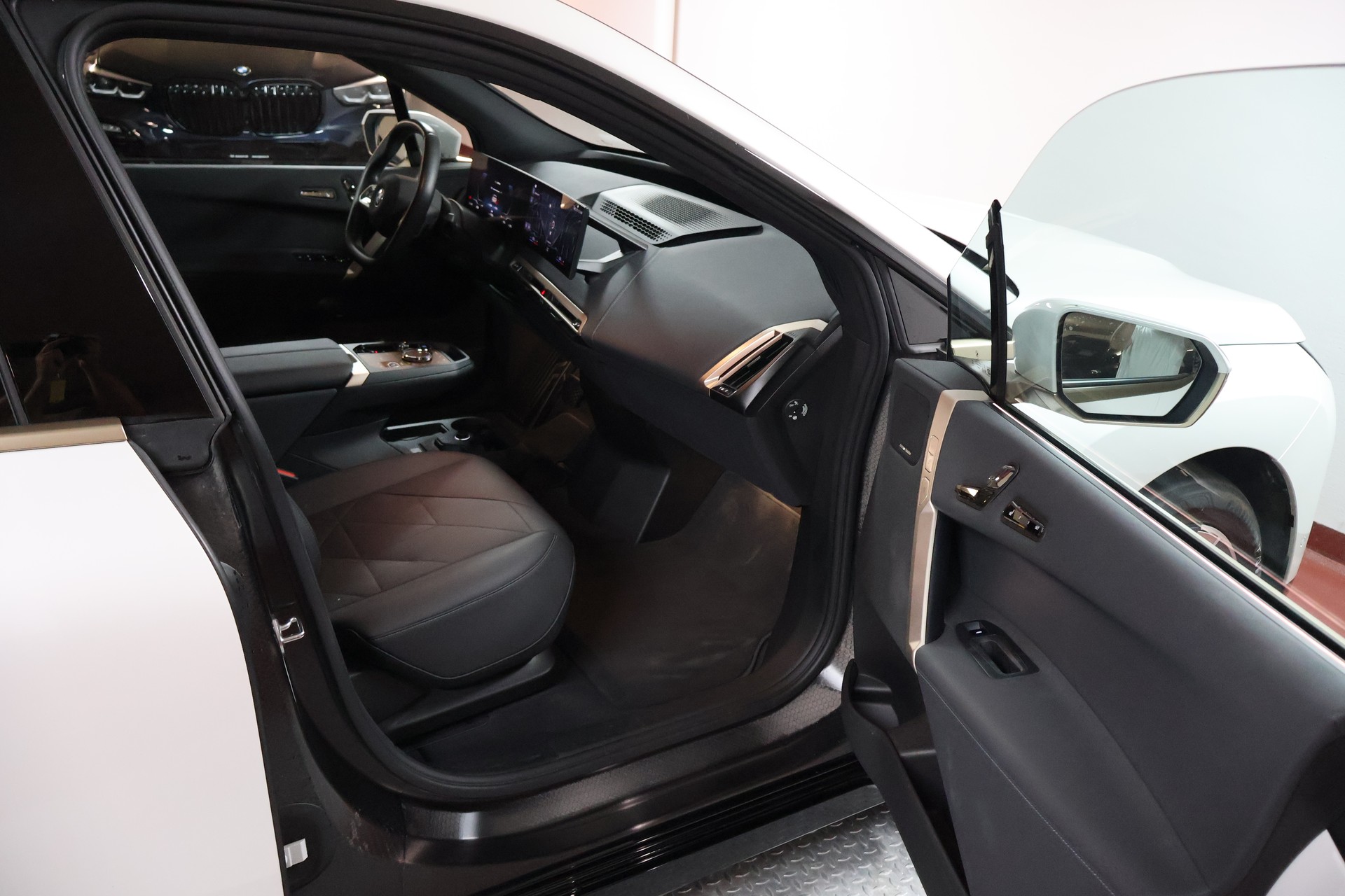 BMW iX xDrive50-image-14