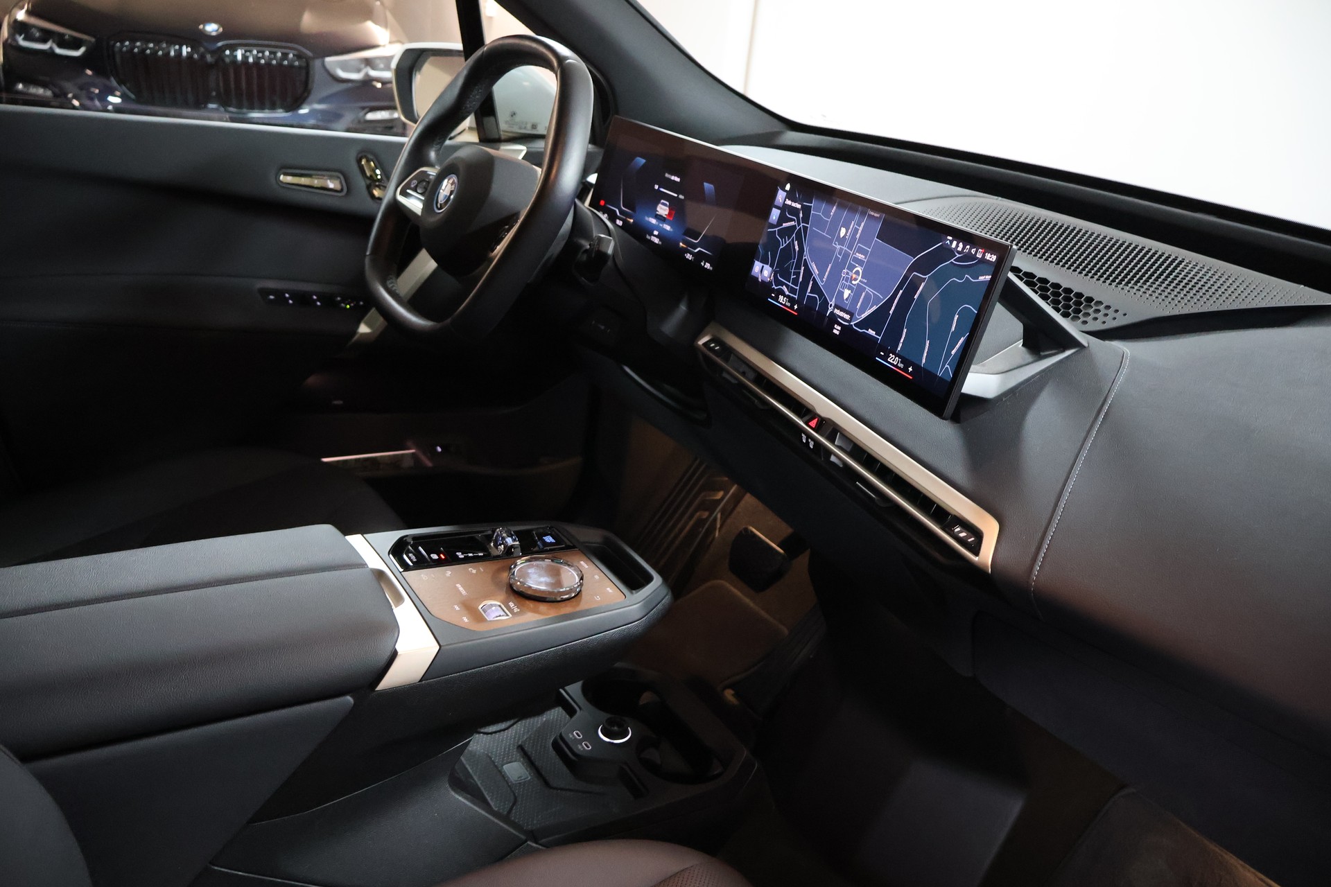 BMW iX xDrive50-image-11