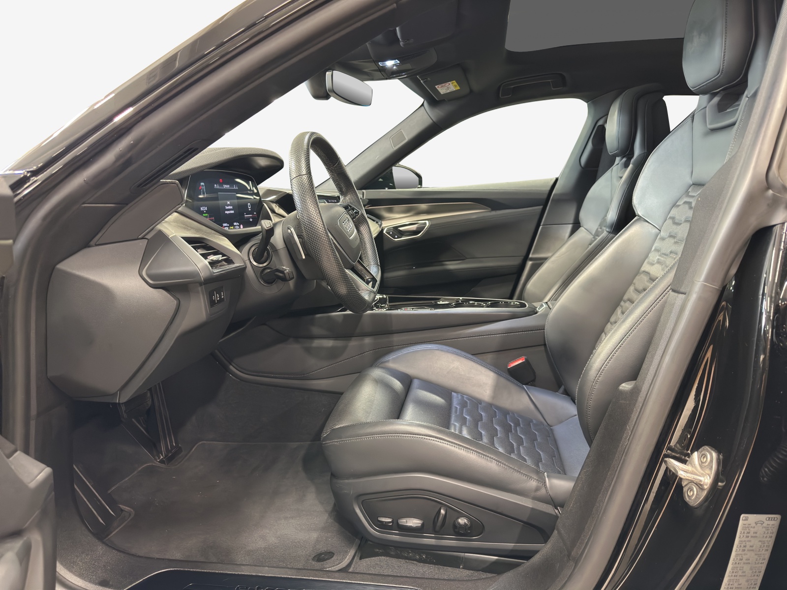 AUDI e-tron GT quattro-image-7