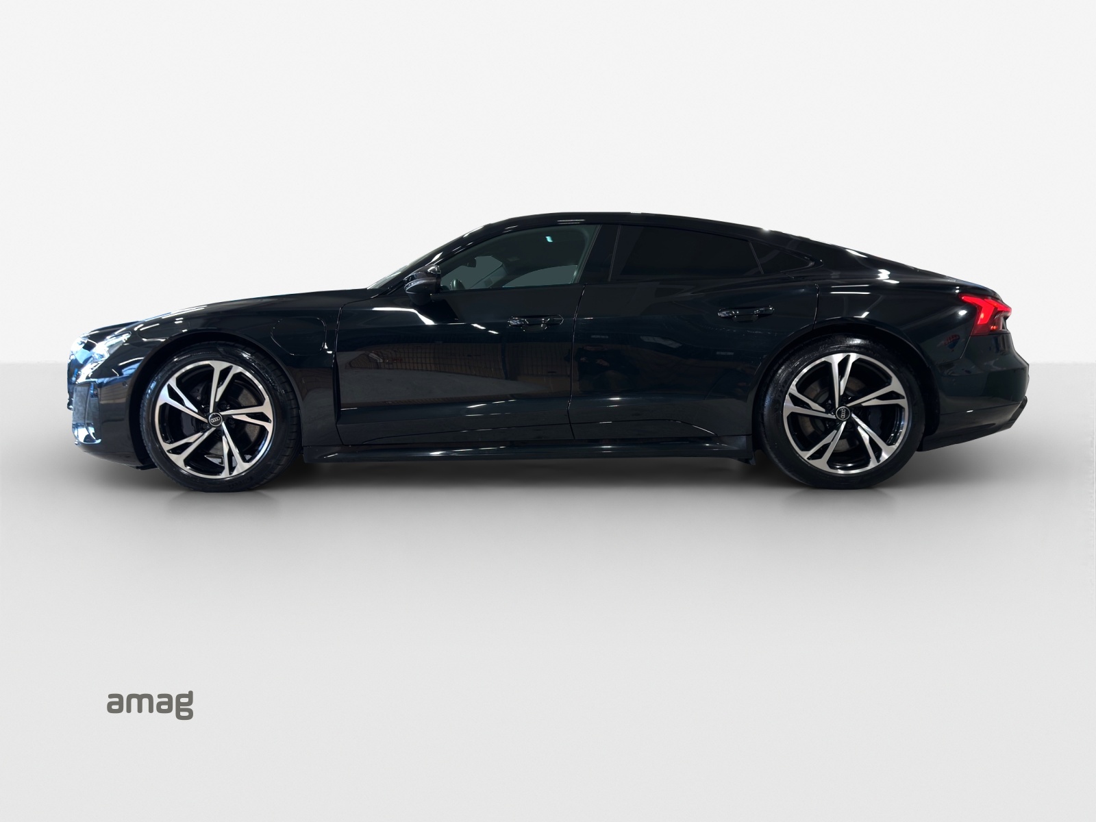 AUDI e-tron GT quattro-image-1