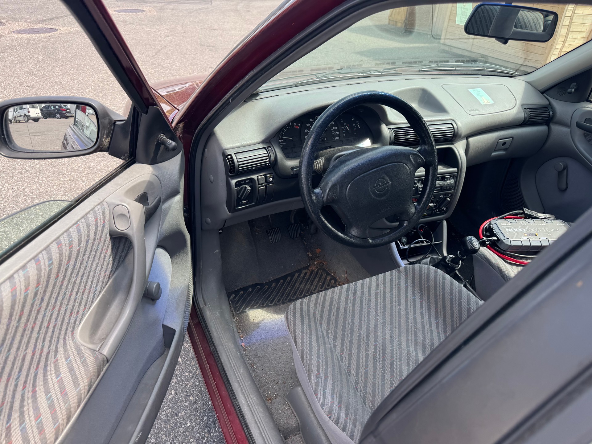 OPEL Astra Caravan 1.4i Celebration-image-4