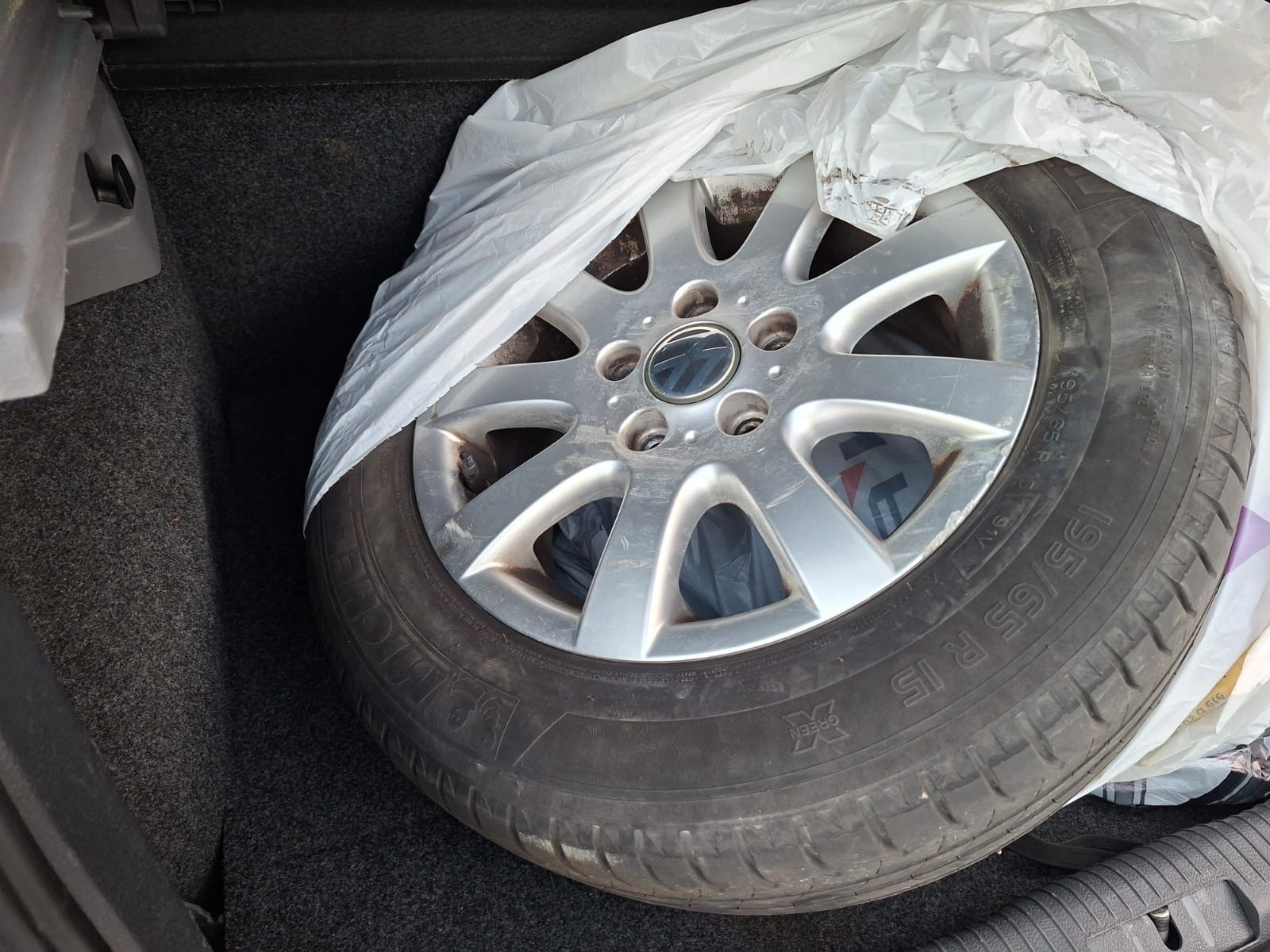 VW Golf 2.0 FSI Comfortline 4Motion-image-9