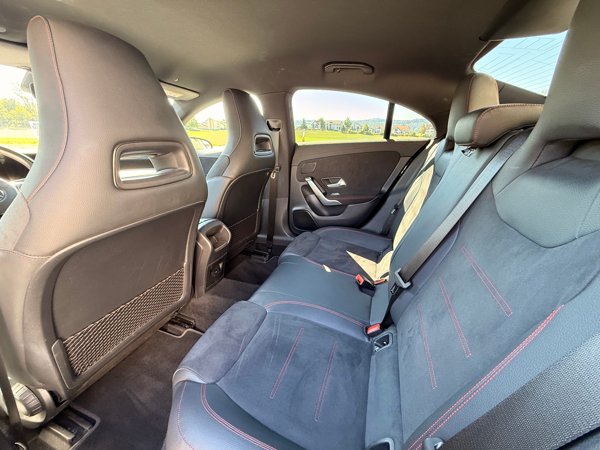 MERCEDES-BENZ CLA 220 d 4Matic AMG Line 8G-DCT-image-5
