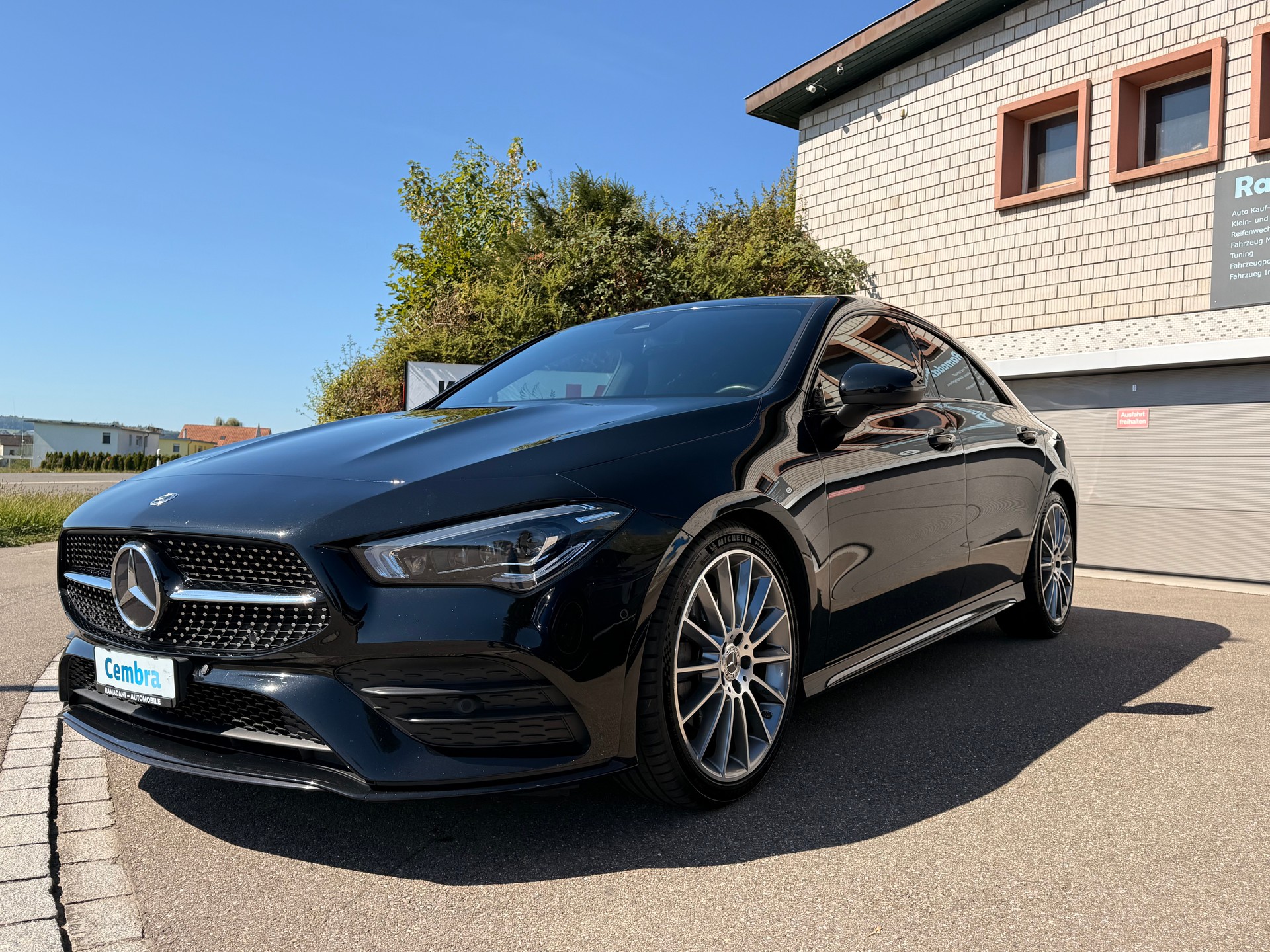 MERCEDES-BENZ CLA 220 d 4Matic AMG Line 8G-DCT-image-4