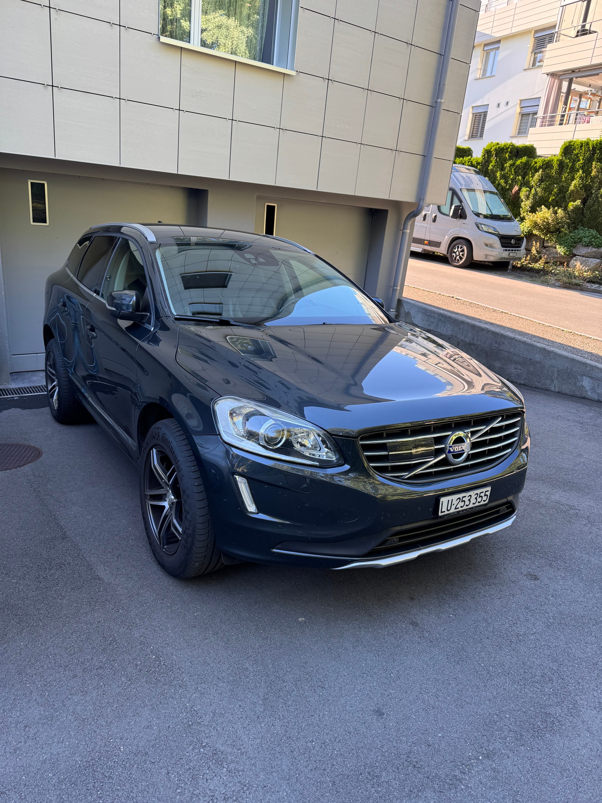 VOLVO 2.4 D5 Summum AWD-image-0