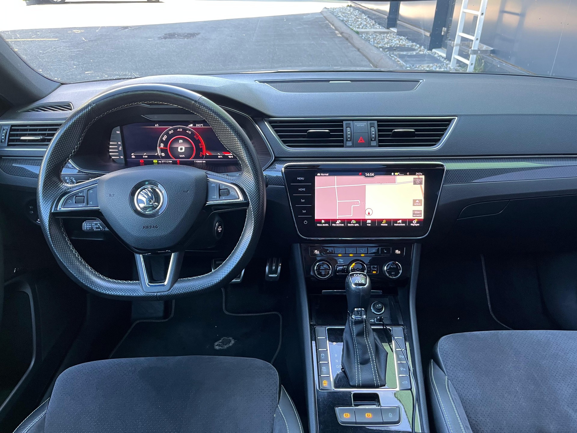 SKODA Superb Combi 2.0 TDi SportLine+ 4x4 DSG-image-11