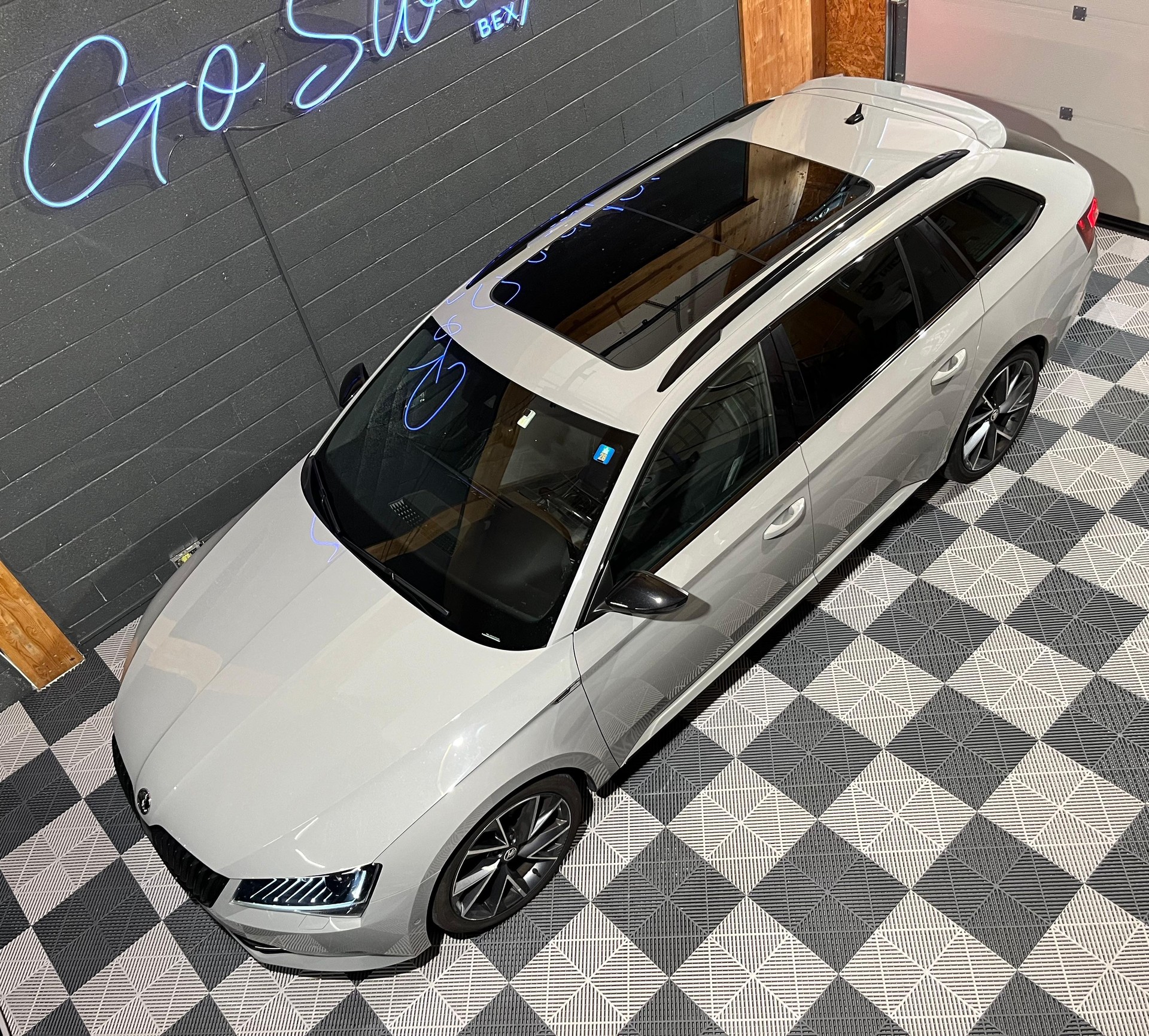SKODA Superb Combi 2.0 TDi SportLine+ 4x4 DSG-image-4