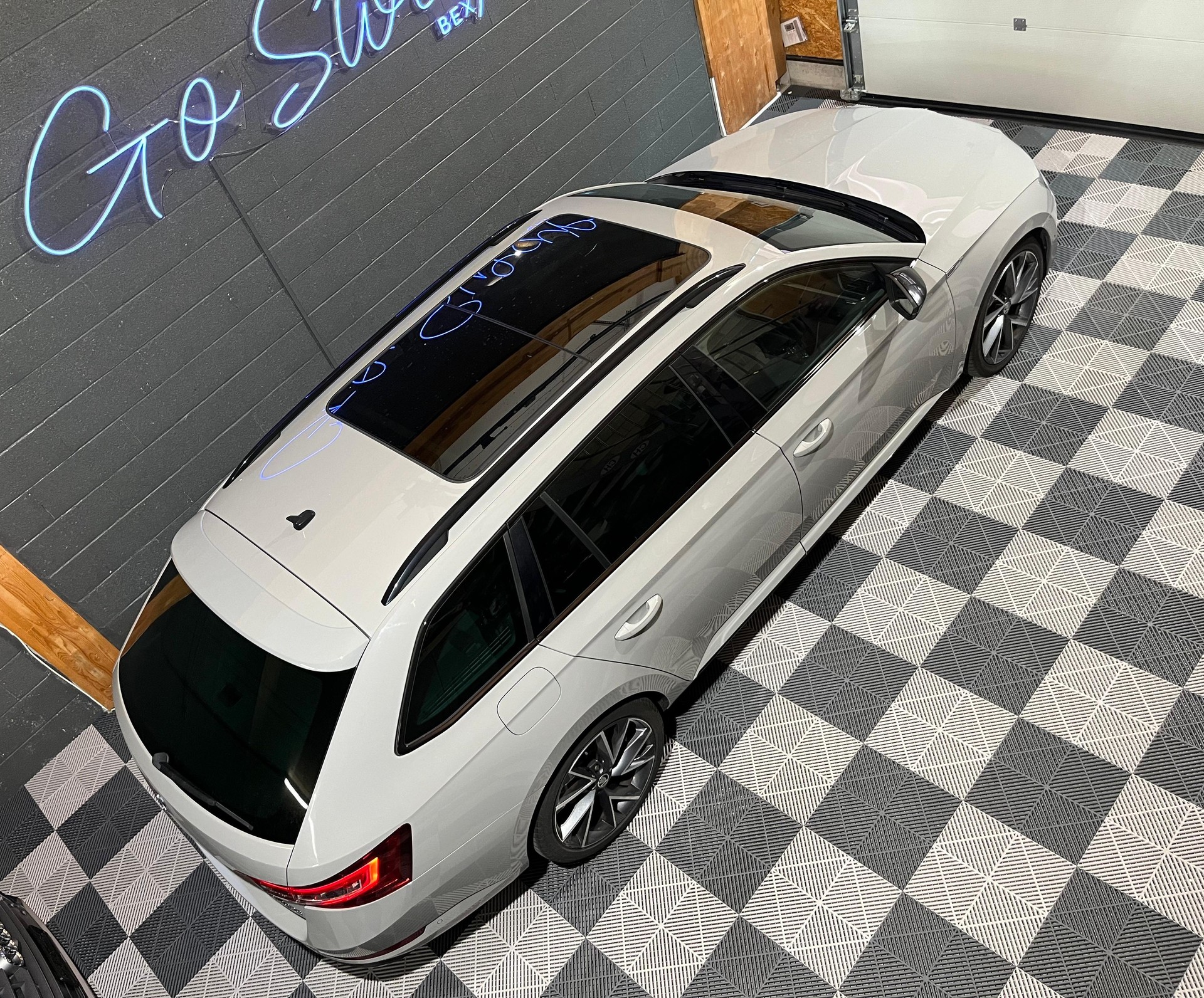 SKODA Superb Combi 2.0 TDi SportLine+ 4x4 DSG-image-2