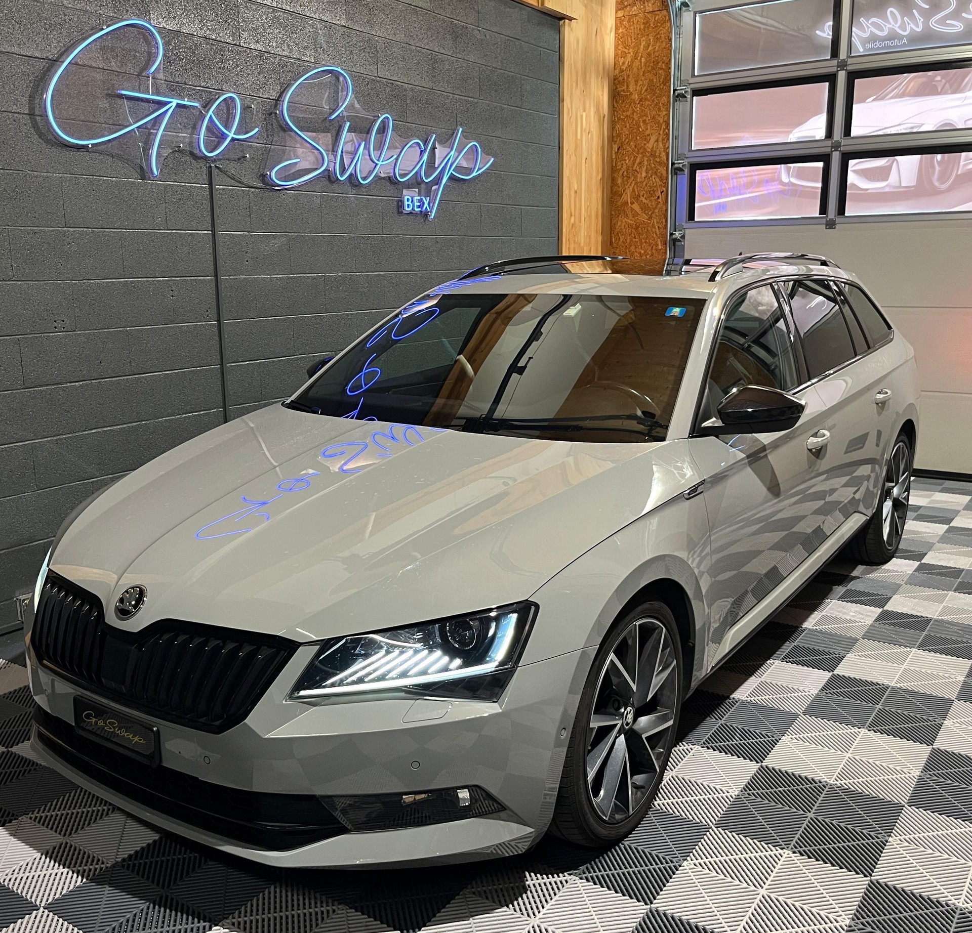 SKODA Superb Combi 2.0 TDi SportLine+ 4x4 DSG-image-3