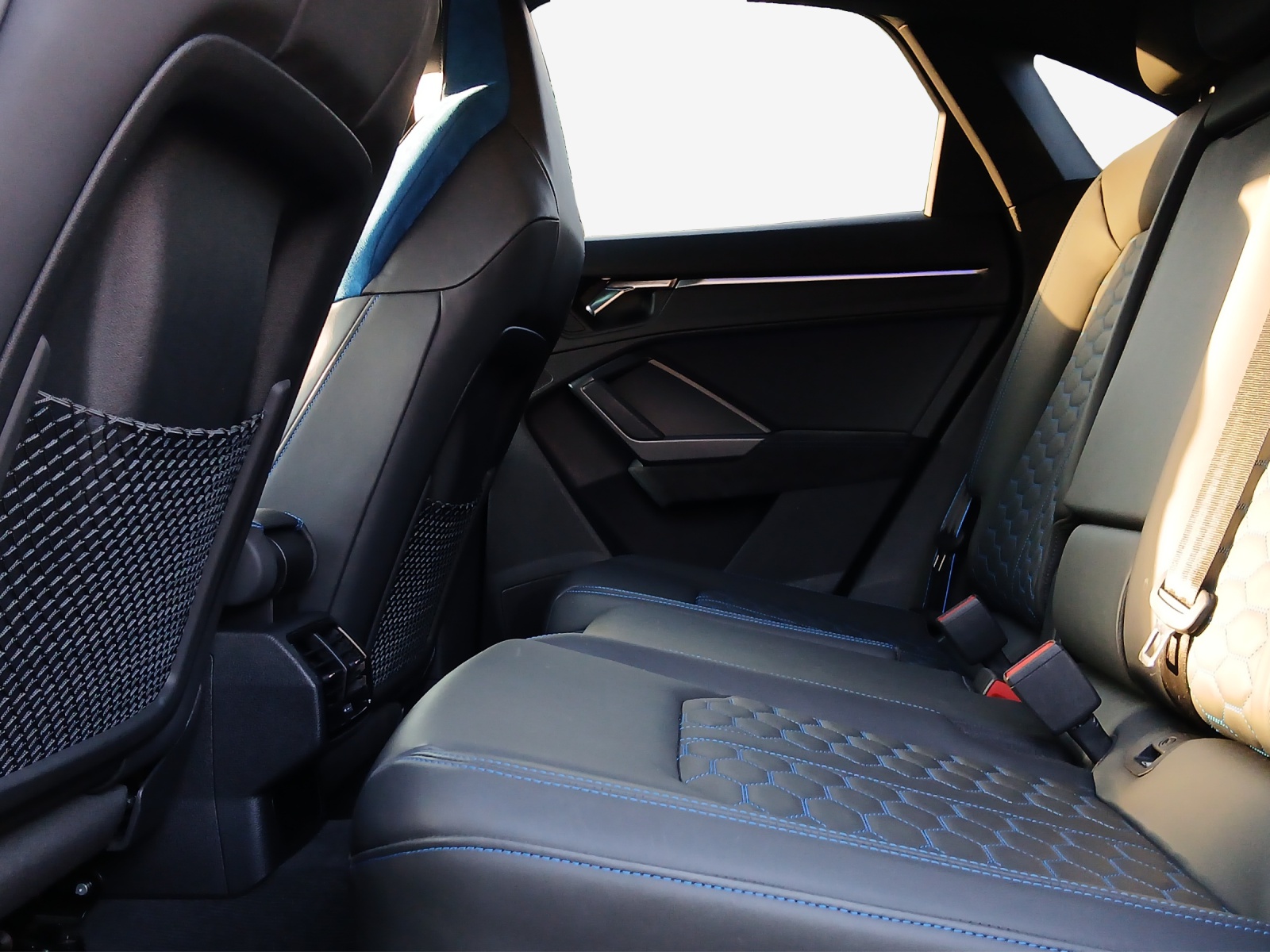 AUDI RS Q3 Sportback quattro S tronic-image-11