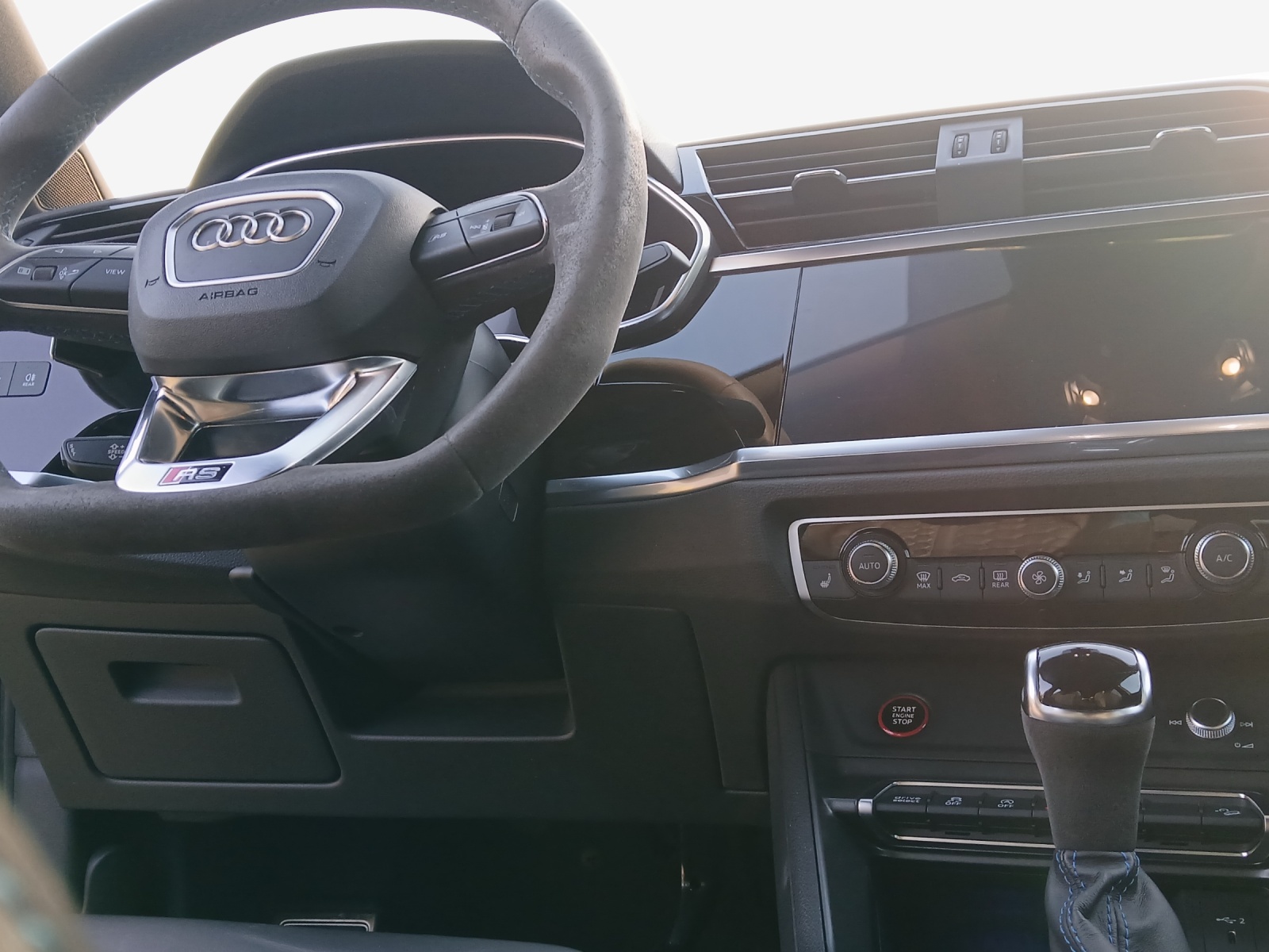 AUDI RS Q3 Sportback quattro S tronic-image-8