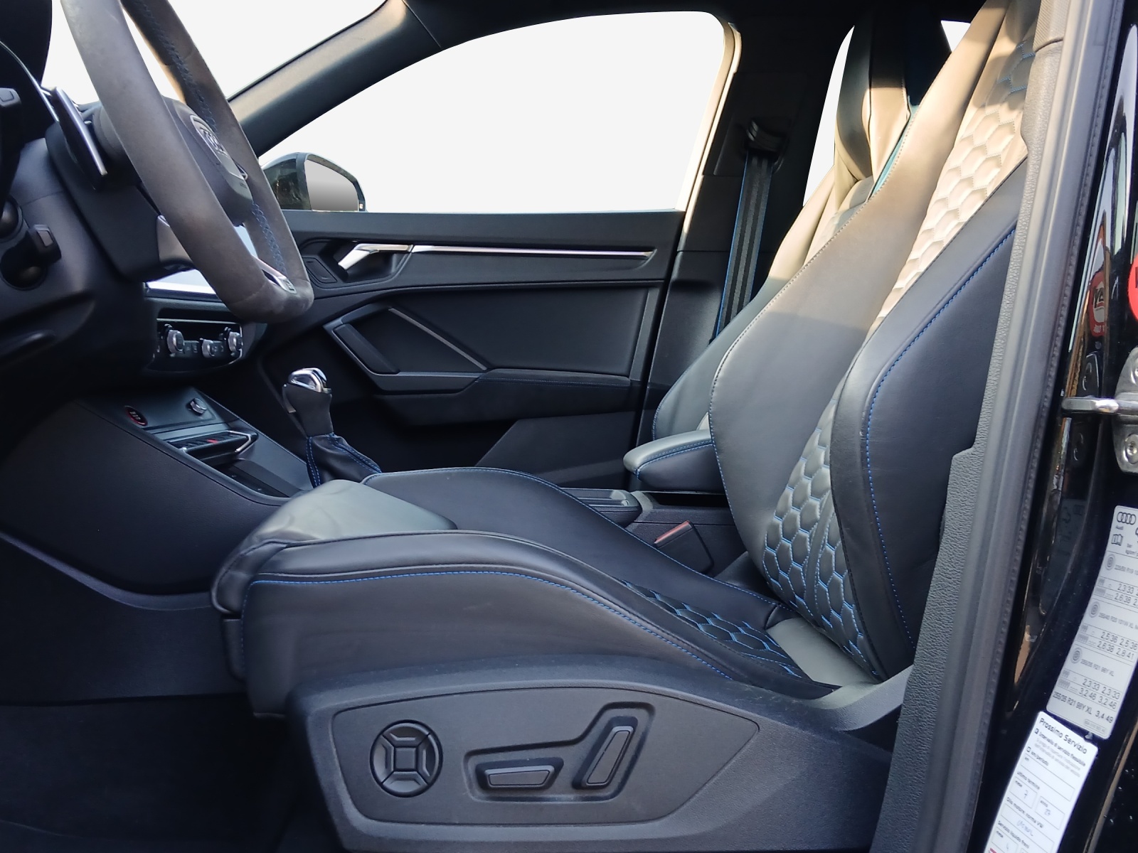 AUDI RS Q3 Sportback quattro S tronic-image-7