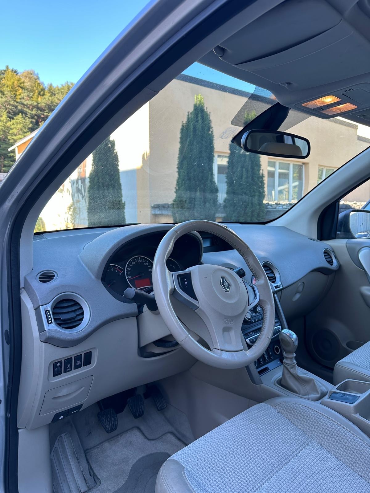 RENAULT Koleos 2.5 Expression 4x4-image-6