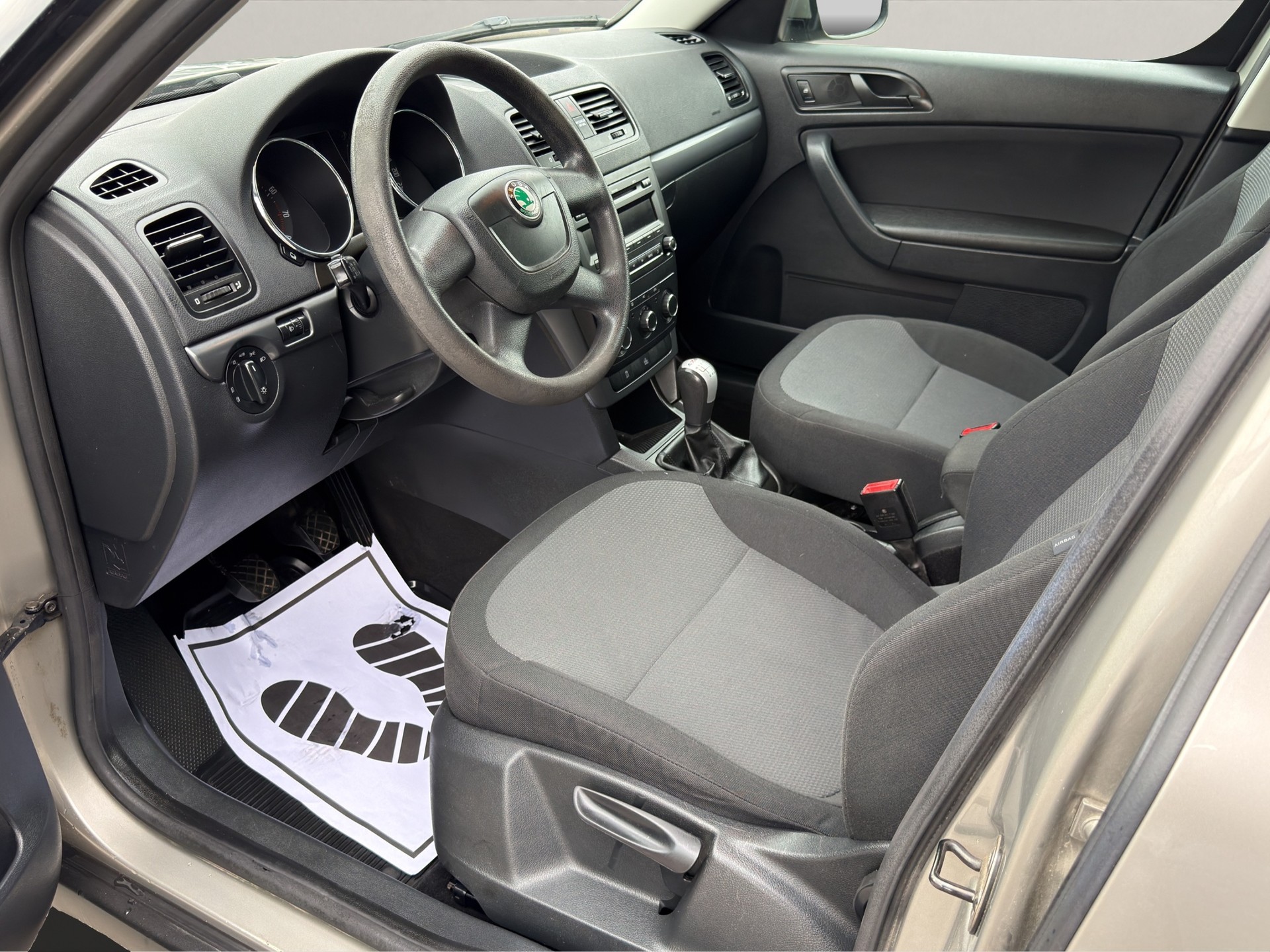 SKODA Yeti 1.8 TSI Ambition 4x4-image-11