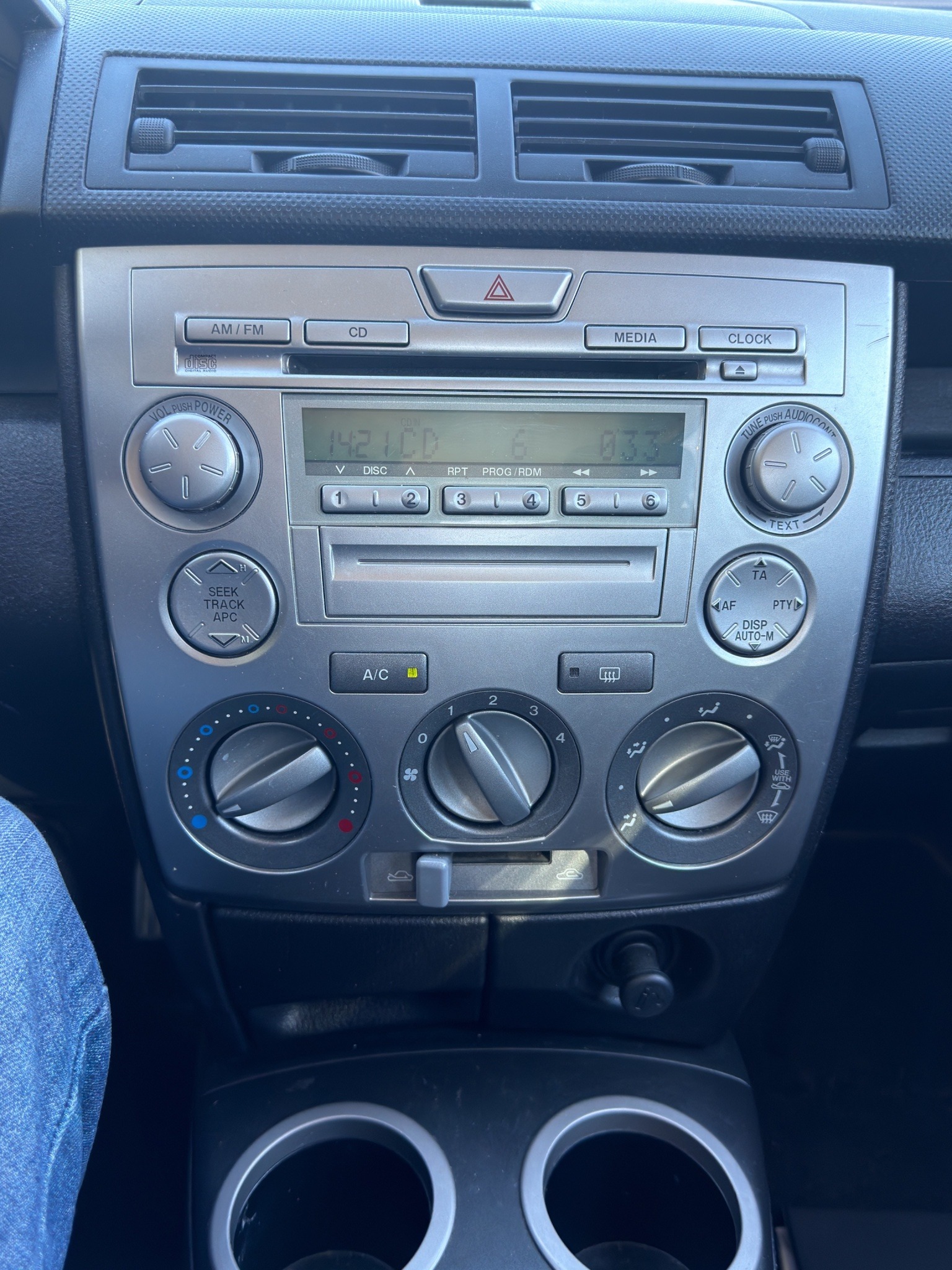 MAZDA 2 1.4i 16V Exclusive-image-7