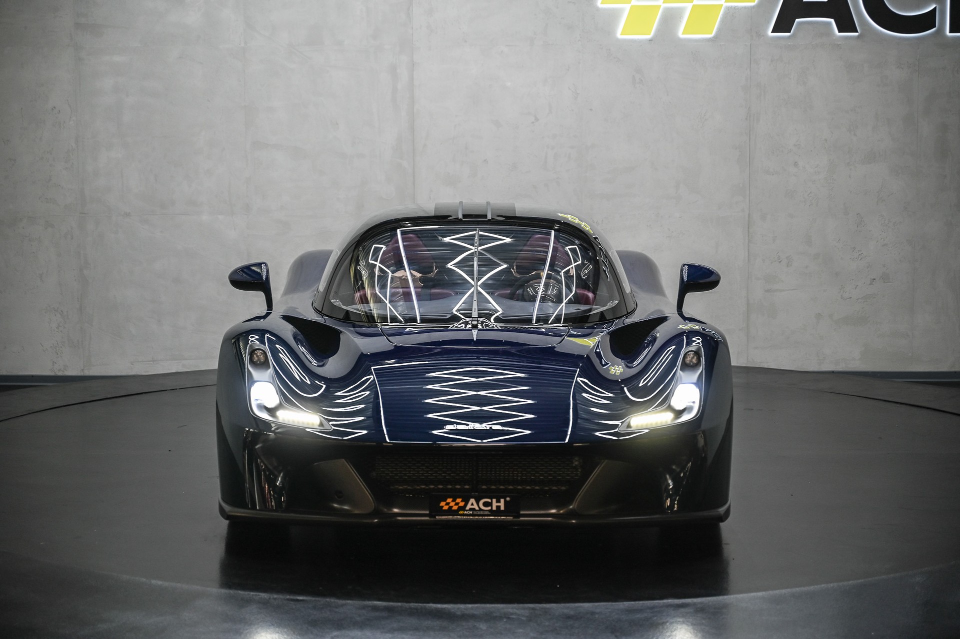 DALLARA Stradale-showroom-element-1