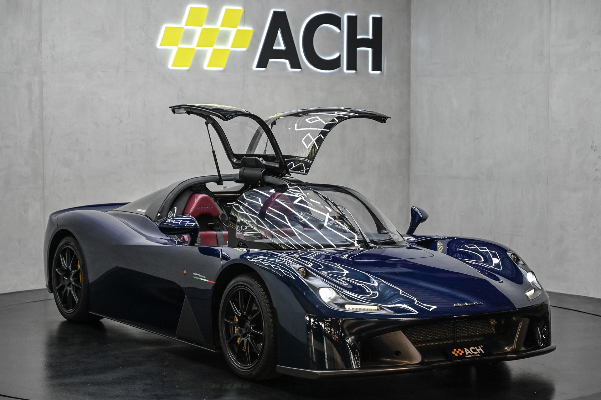 DALLARA Stradale-showroom-element-3