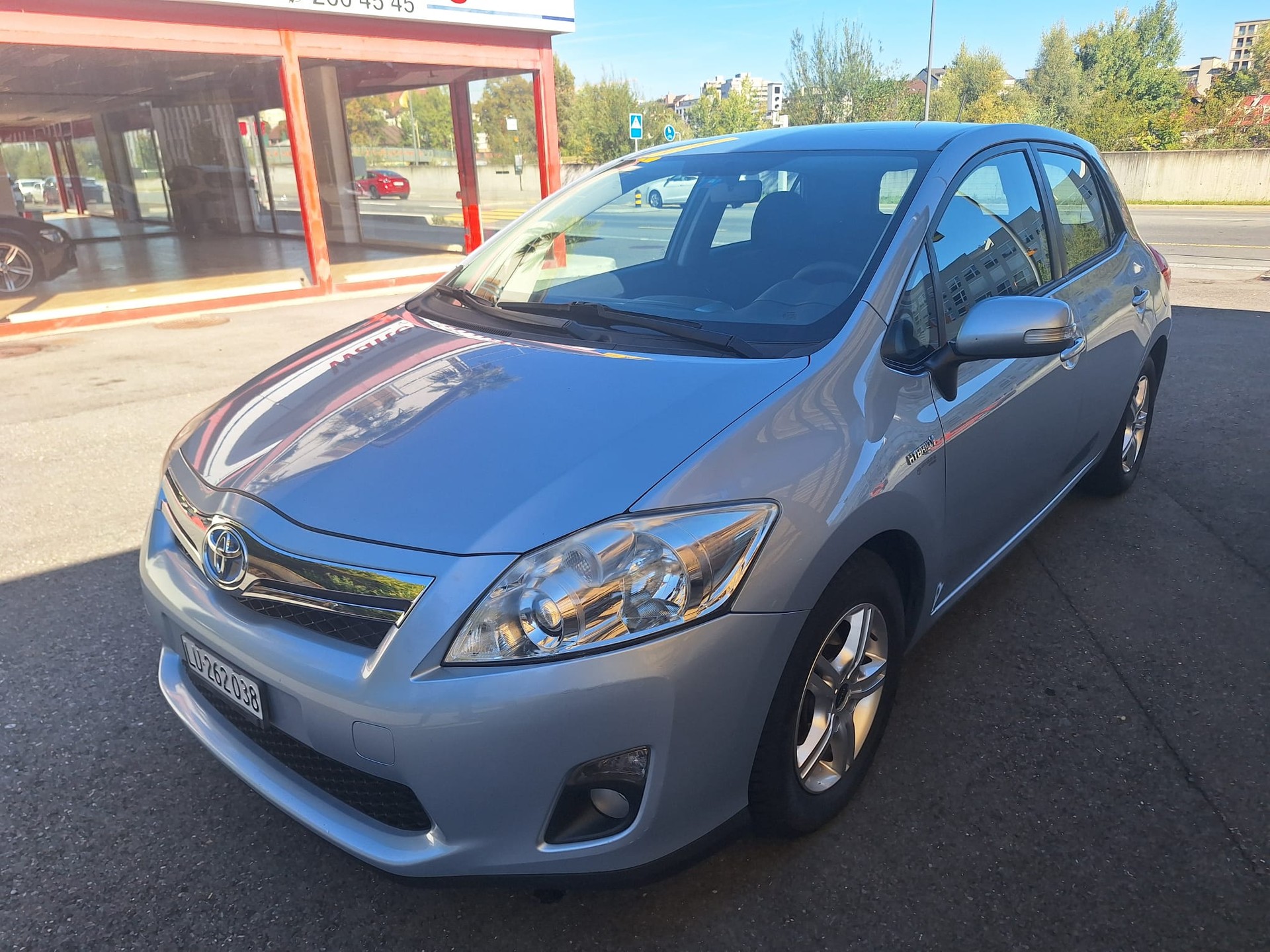 TOYOTA Auris 1.8 16V HSD Linea Luna-image-2