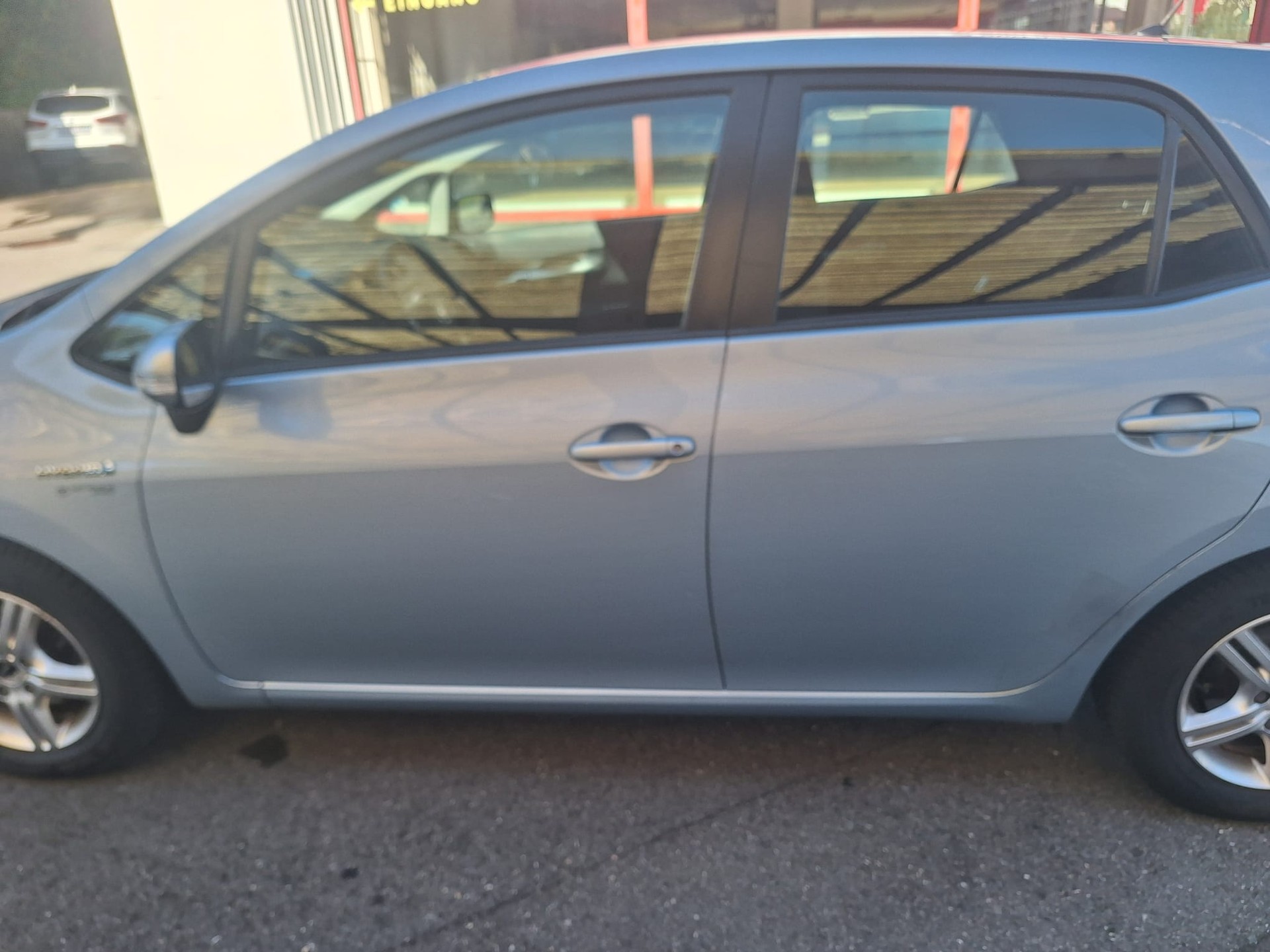 TOYOTA Auris 1.8 16V HSD Linea Luna-image-6