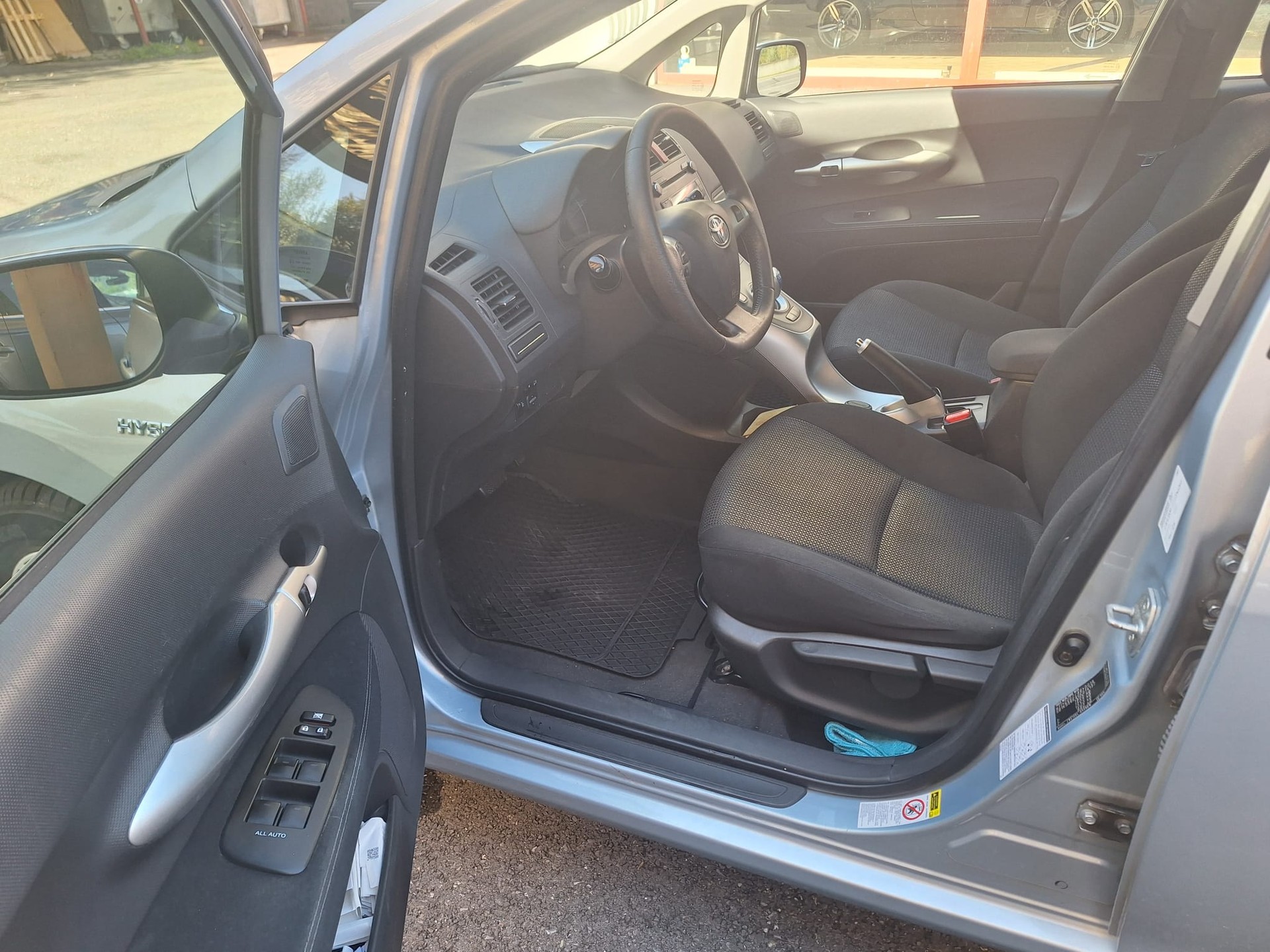 TOYOTA Auris 1.8 16V HSD Linea Luna-image-8