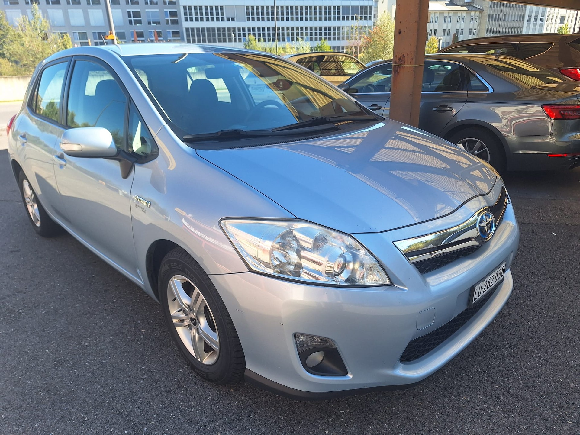 TOYOTA Auris 1.8 16V HSD Linea Luna-image-1