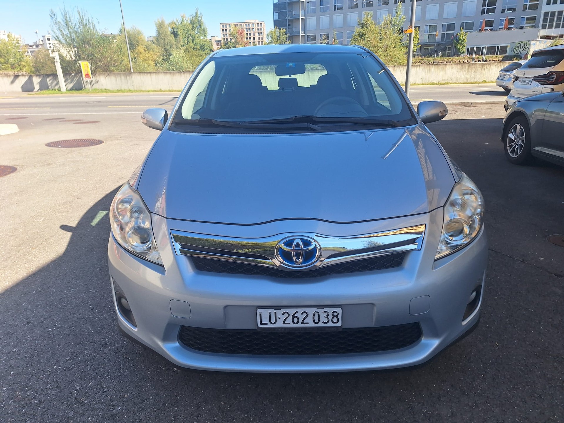 TOYOTA Auris 1.8 16V HSD Linea Luna-image-0