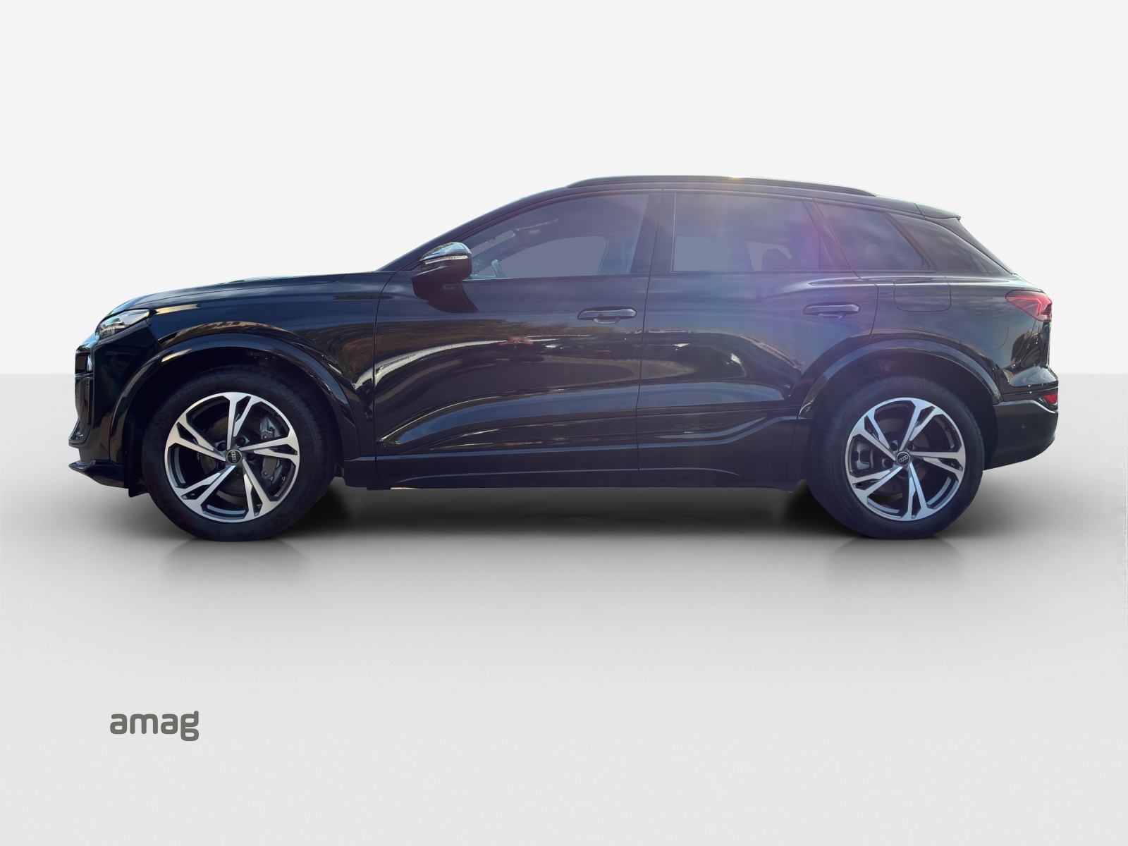 AUDI Q6 e-tron quattro-showroom-element-1