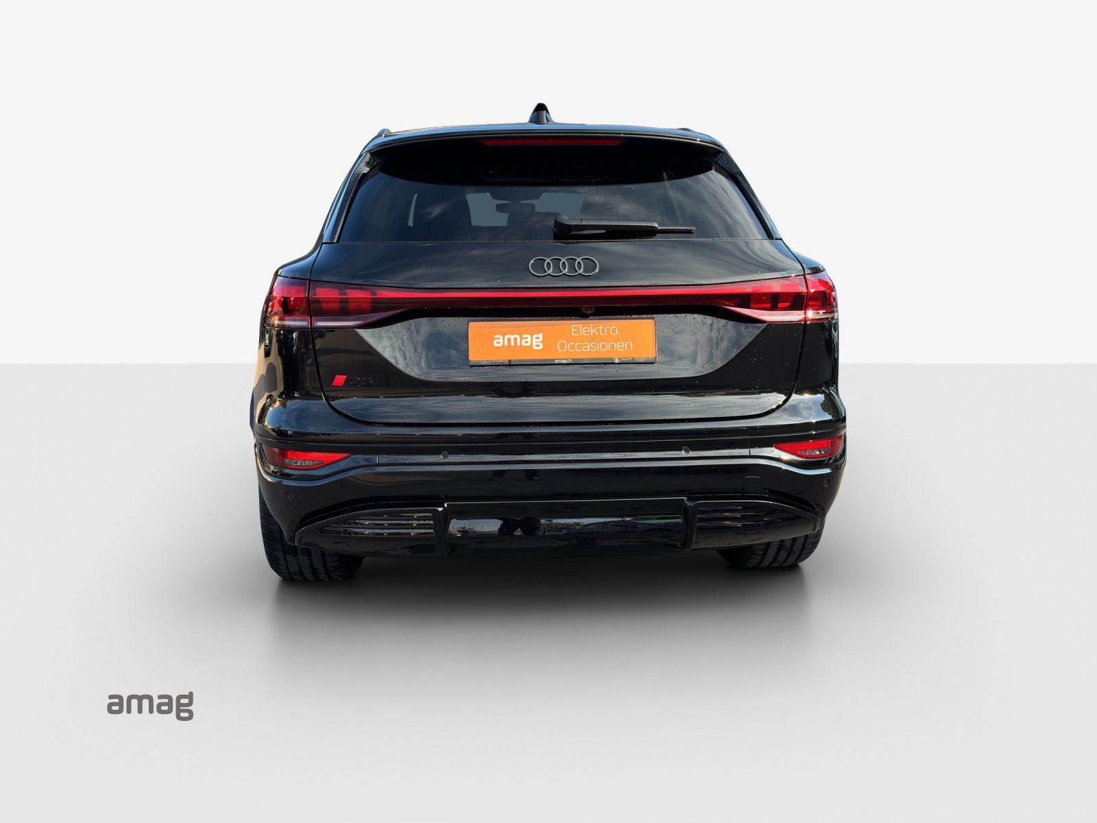 AUDI Q6 e-tron quattro-showroom-element-3