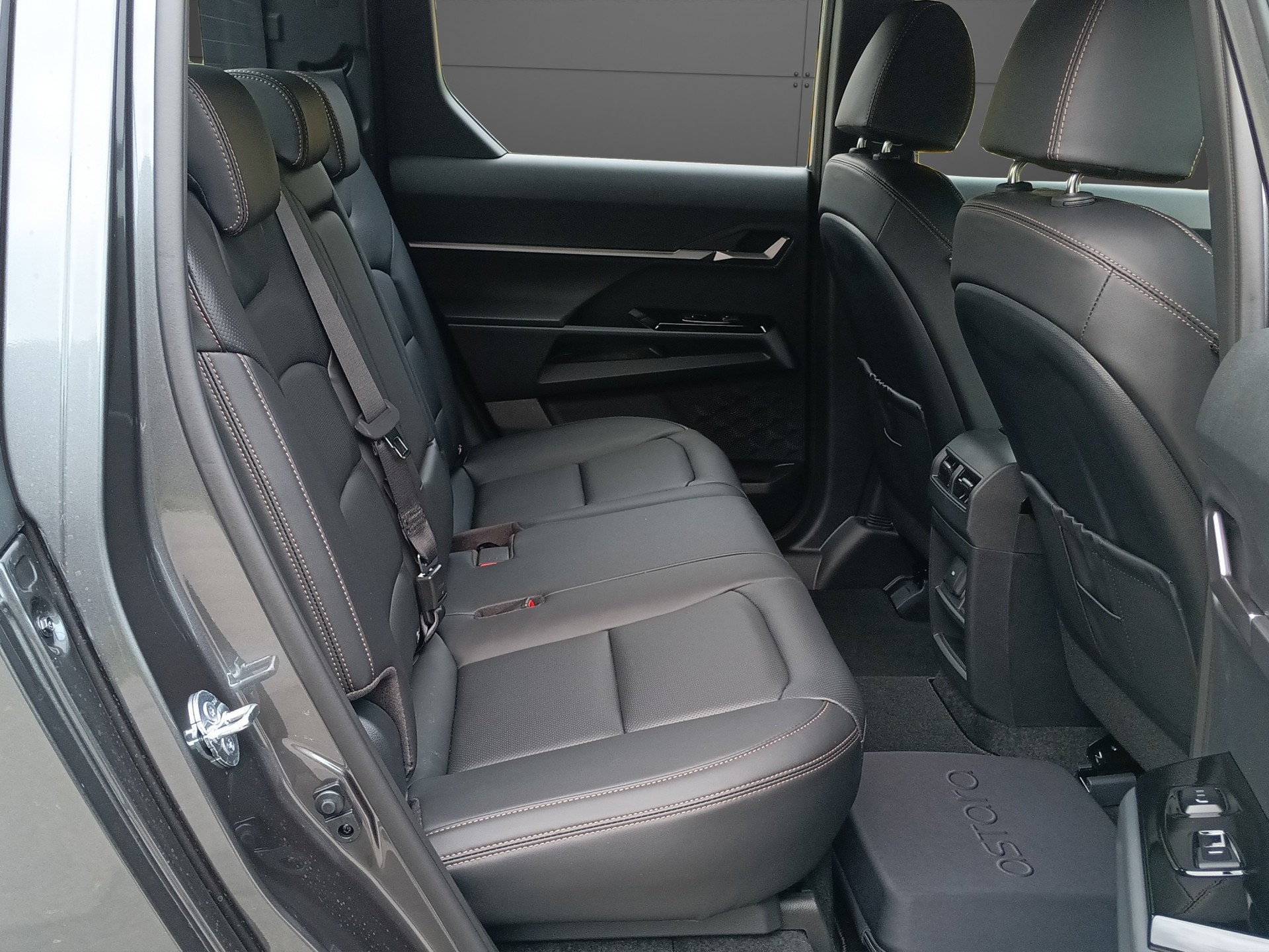 KGM-SsangYong Musso 80,6 kWh Platinum 4WD-image-16