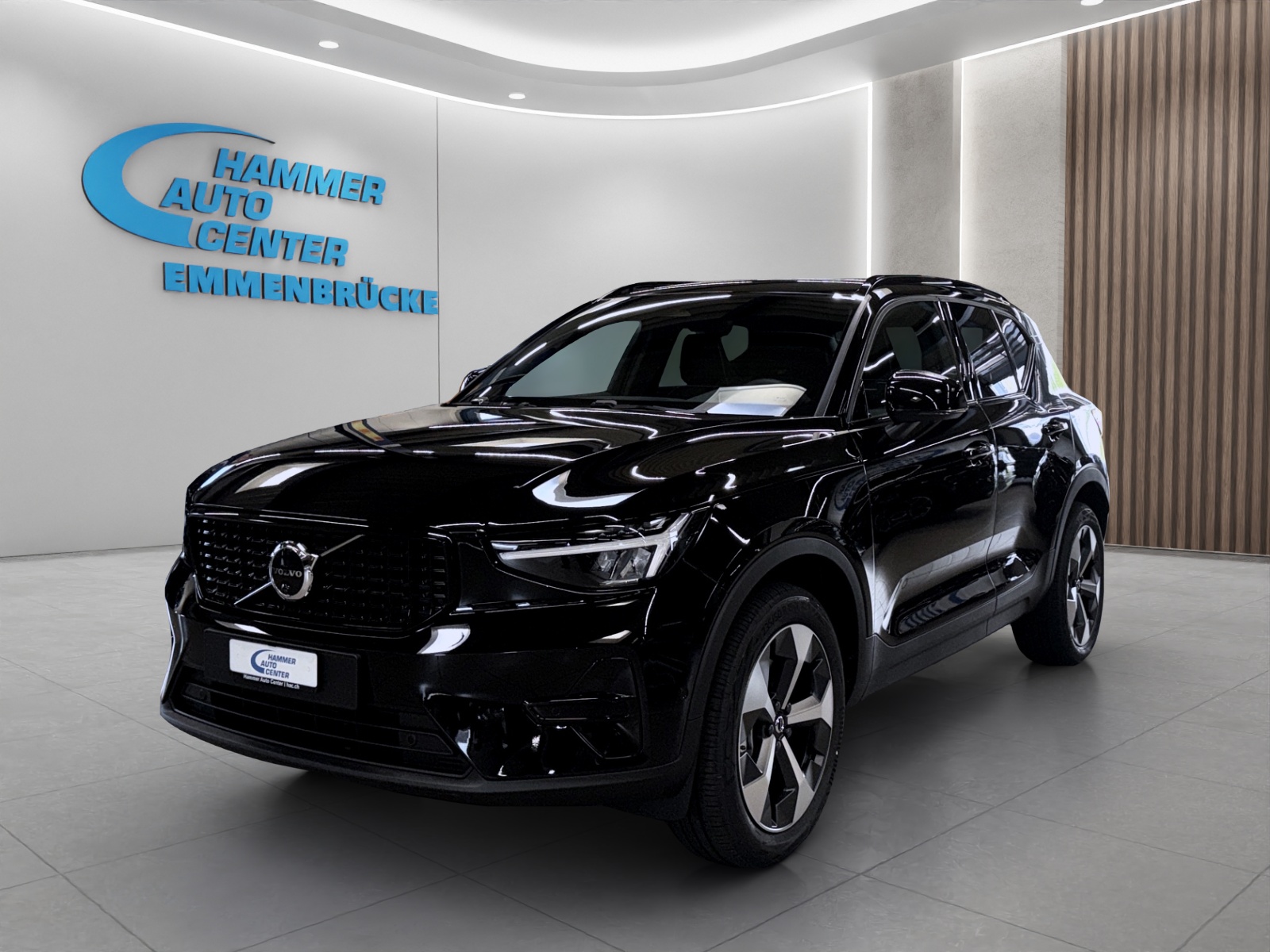 VOLVO XC40 2.0 B3 MH Plus Dark-image-0
