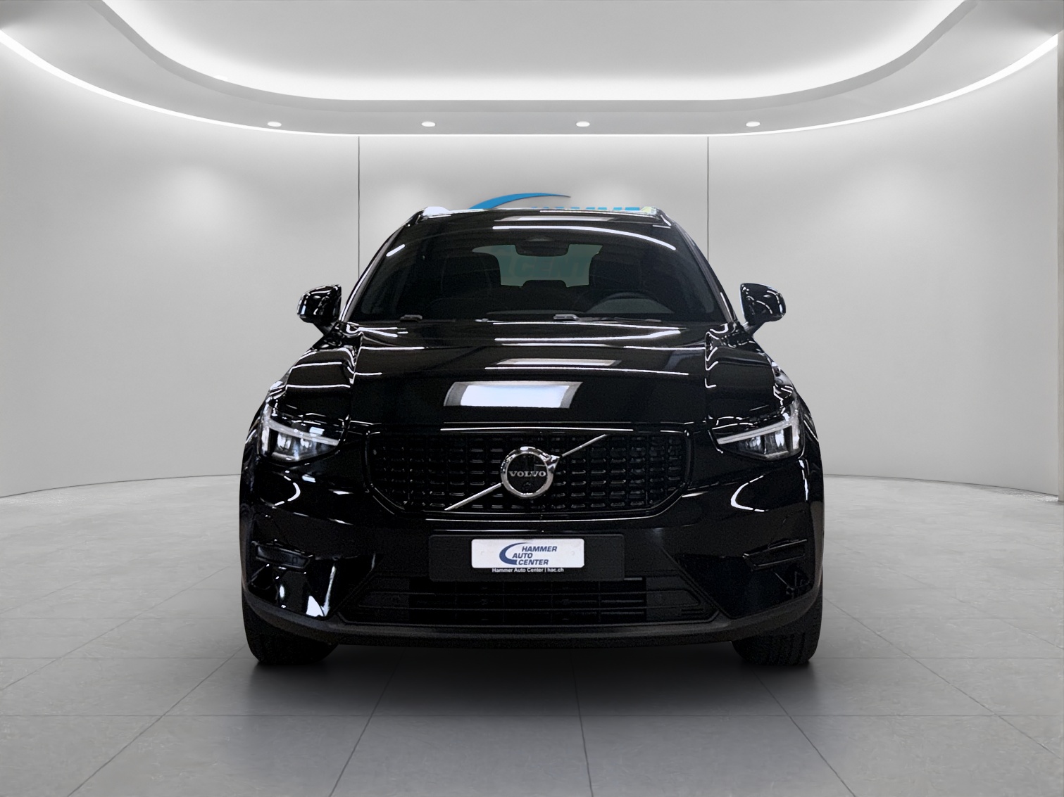 VOLVO XC40 2.0 B3 MH Plus Dark-image-5