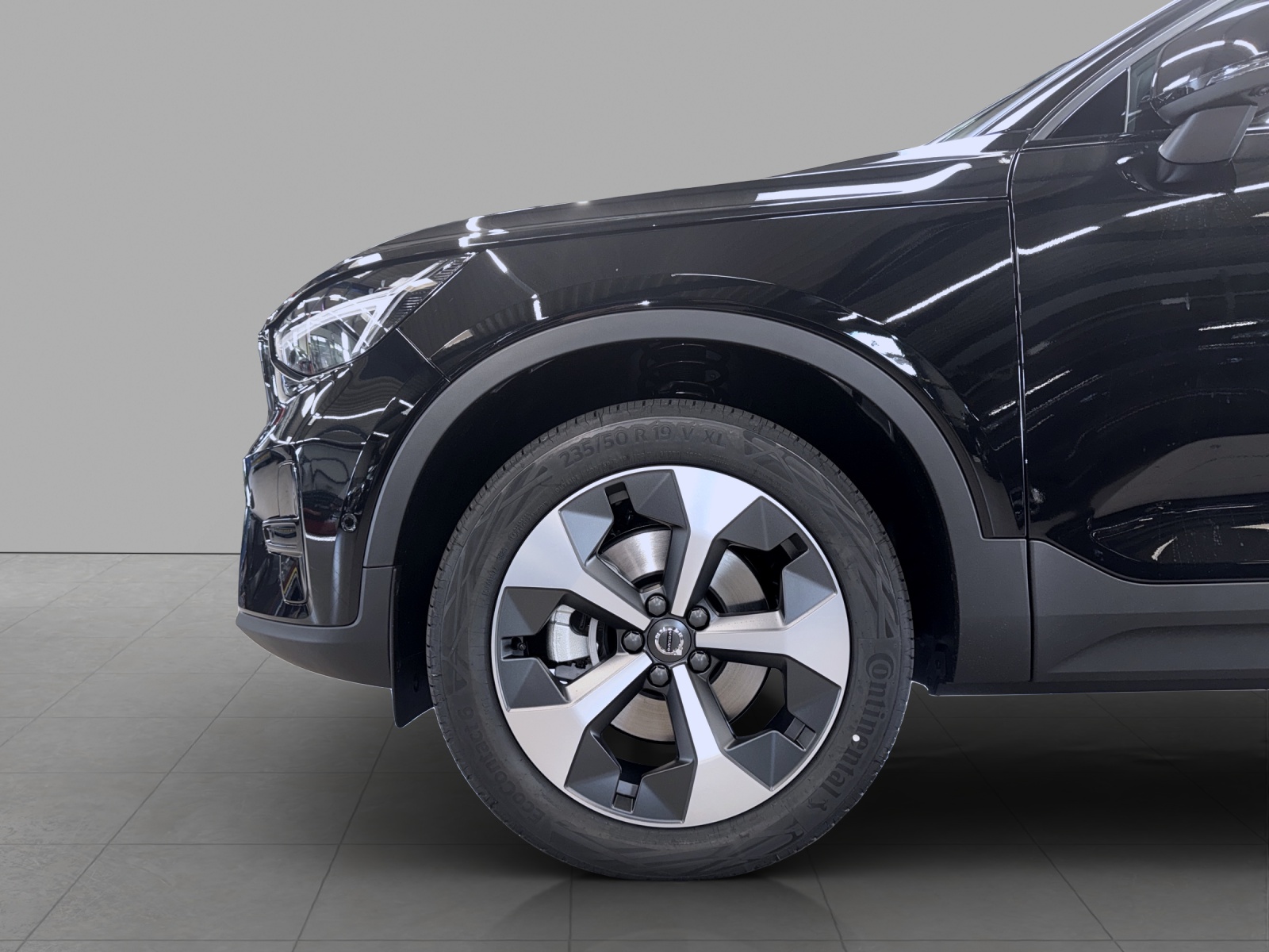 VOLVO XC40 2.0 B3 MH Plus Dark-image-6