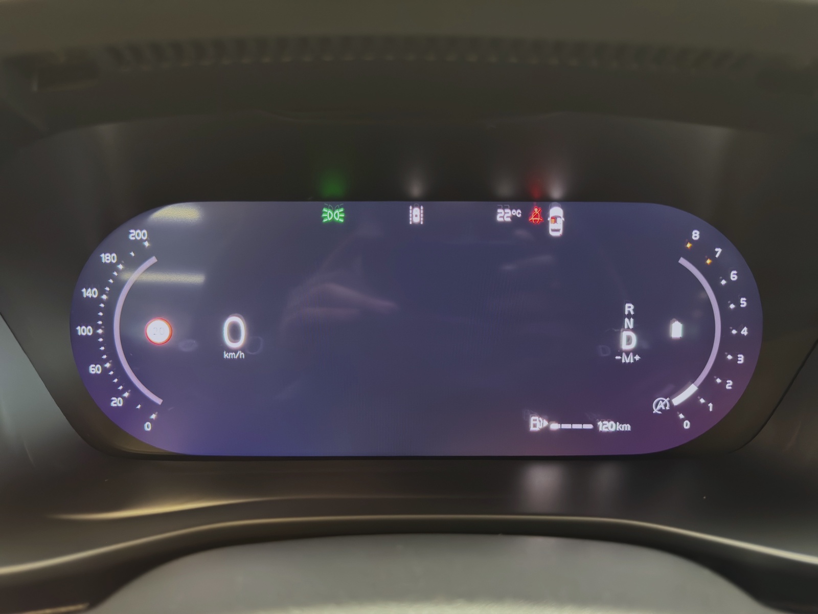 VOLVO XC40 2.0 B3 MH Plus Dark-image-8