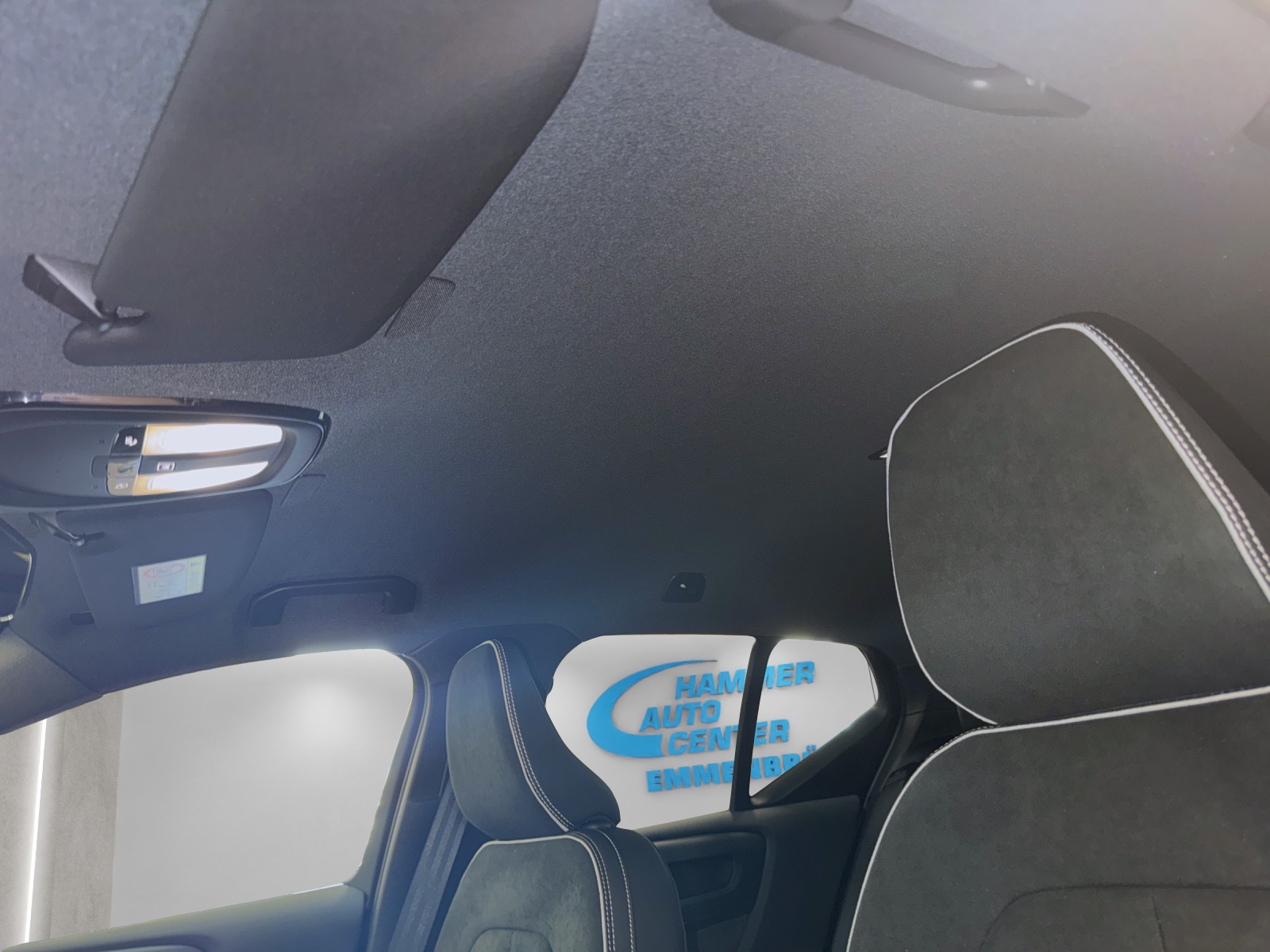 VOLVO XC40 2.0 B3 MH Plus Dark-image-14