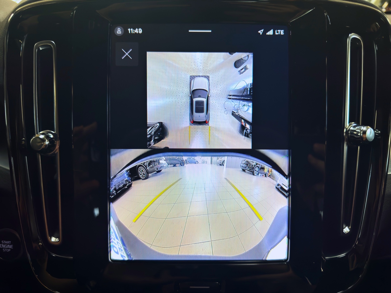 VOLVO XC40 2.0 B3 MH Plus Dark-image-9