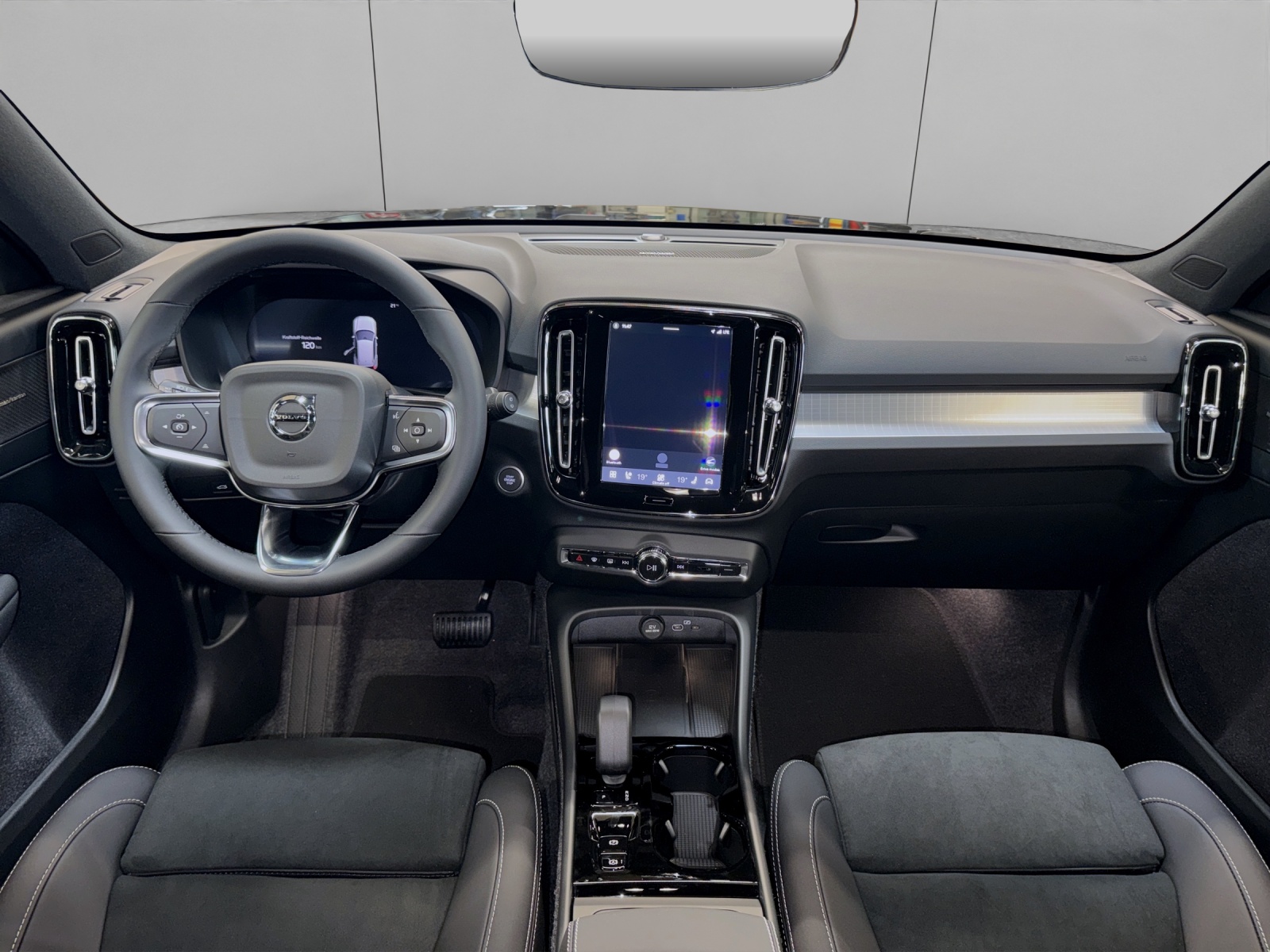 VOLVO XC40 2.0 B3 MH Plus Dark-image-10