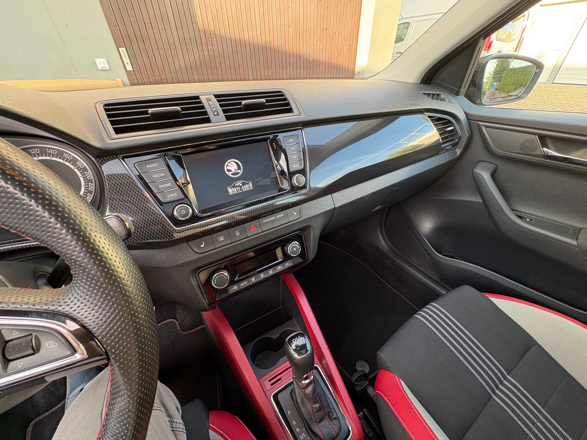 SKODA Fabia 1.2 TSI Monte Carlo DSG-image-2